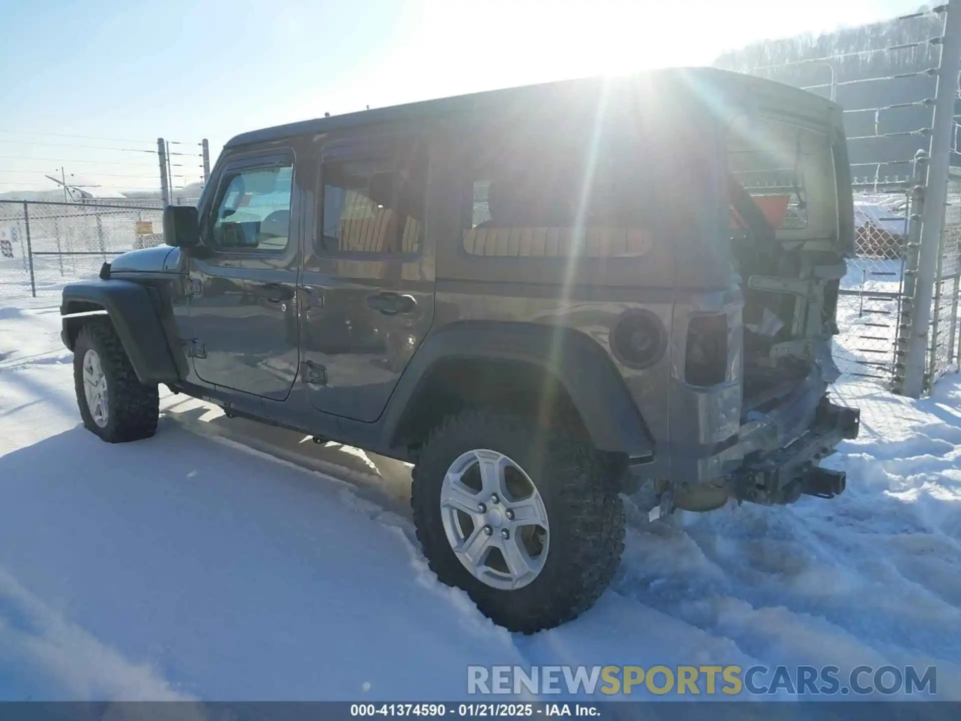 3 Photograph of a damaged car 1C4HJXDG5NW157317 JEEP WRANGLER UNLIMITED 2022