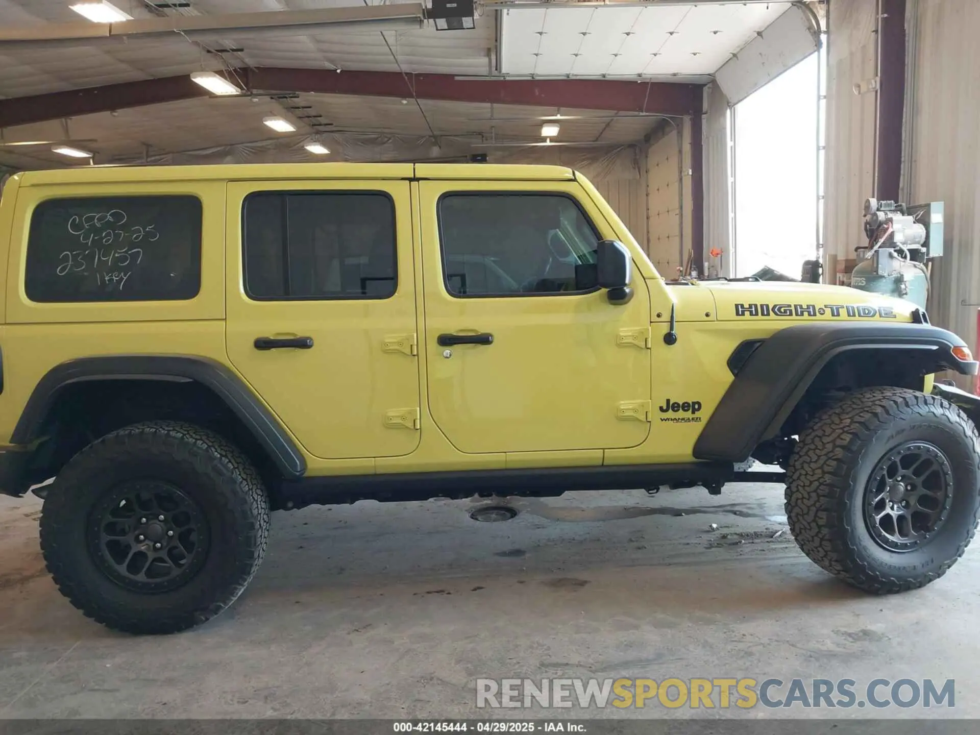13 Photograph of a damaged car 1C4HJXDG5NW237457 JEEP WRANGLER UNLIMITED 2022