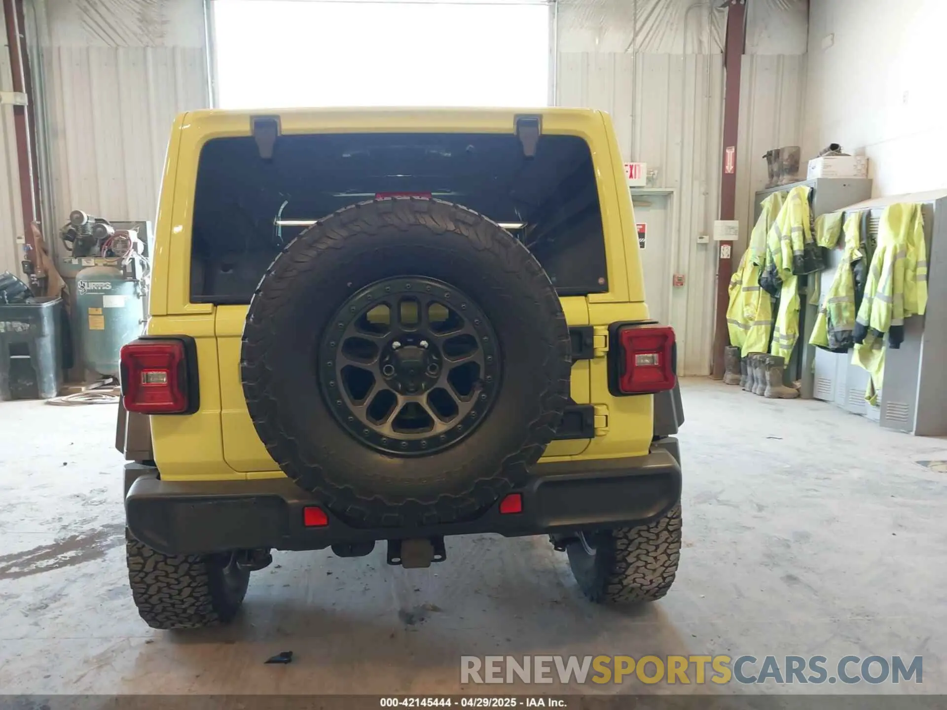 16 Photograph of a damaged car 1C4HJXDG5NW237457 JEEP WRANGLER UNLIMITED 2022