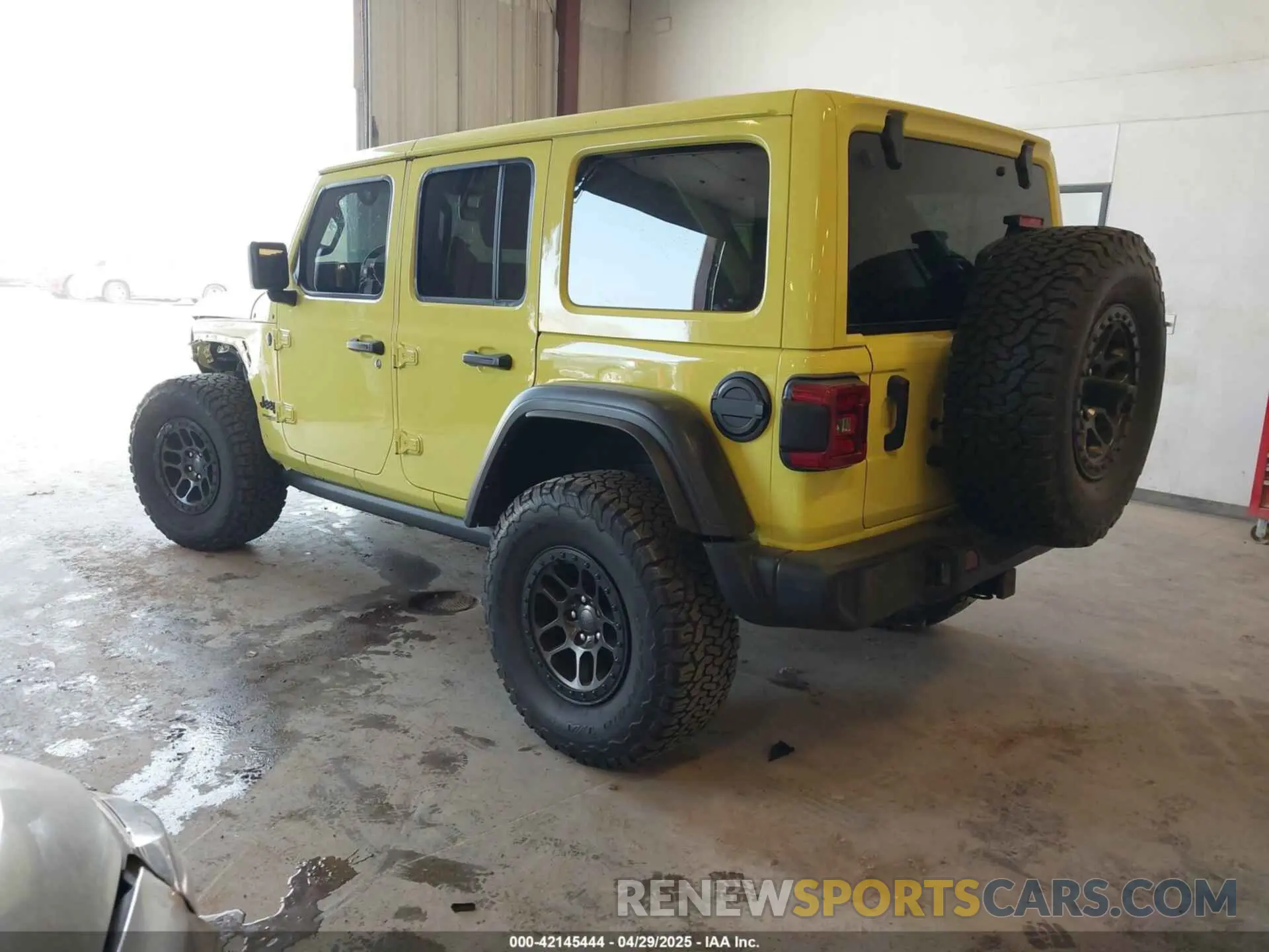 3 Photograph of a damaged car 1C4HJXDG5NW237457 JEEP WRANGLER UNLIMITED 2022