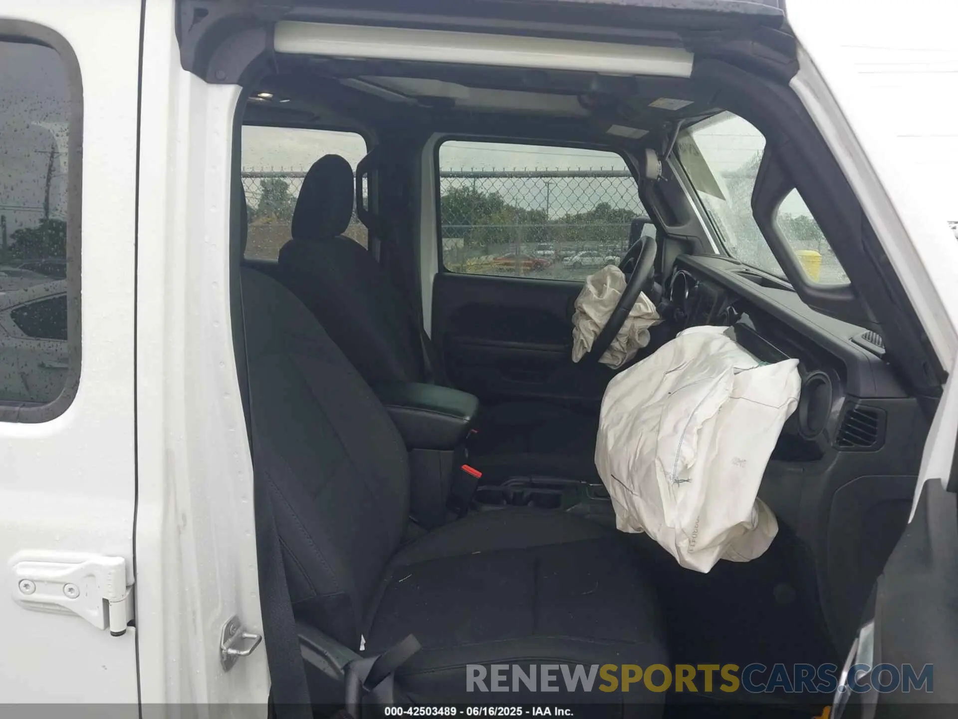 5 Photograph of a damaged car 1C4HJXDGXNW201781 JEEP WRANGLER UNLIMITED 2022
