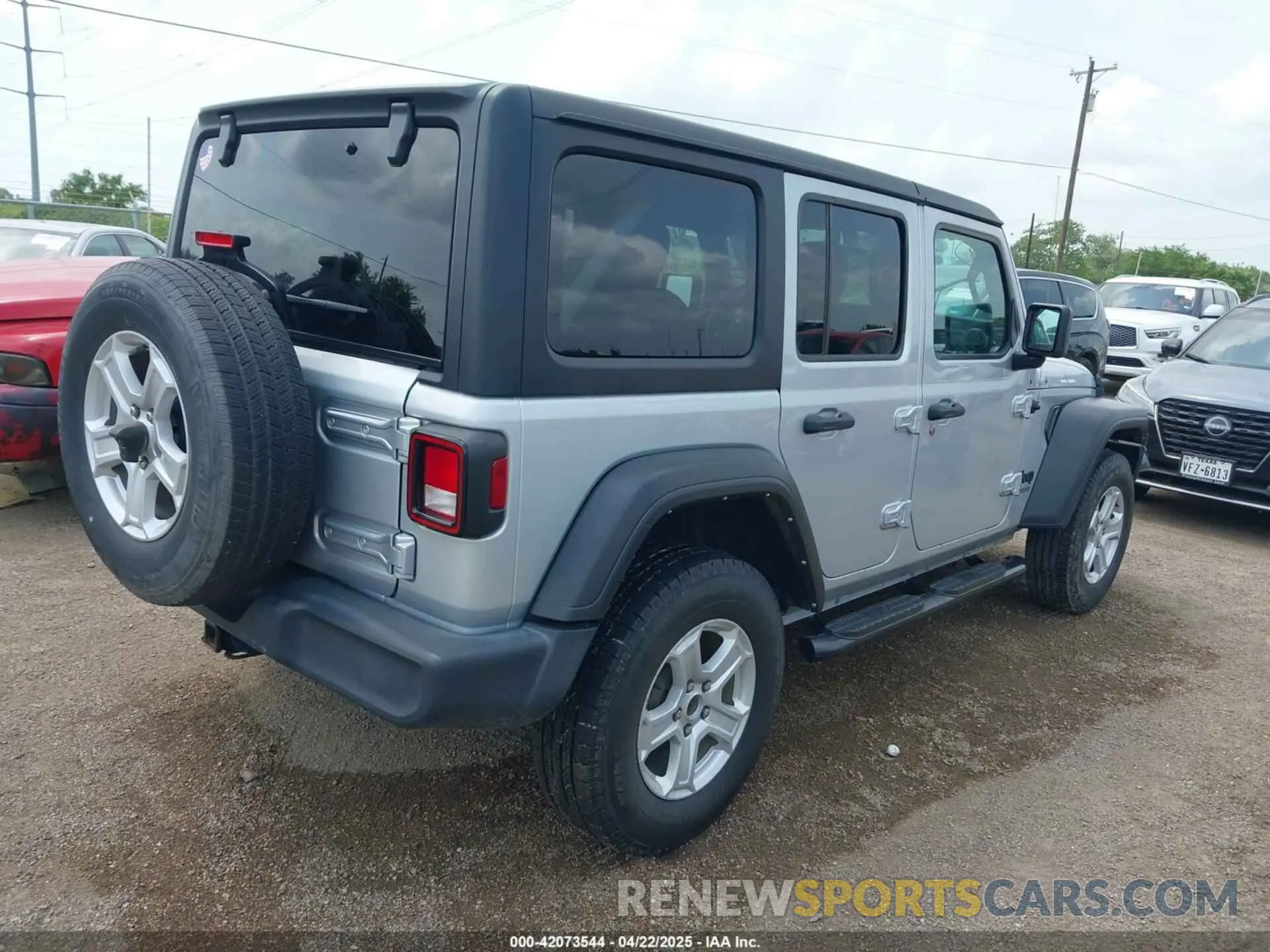 4 Photograph of a damaged car 1C4HJXDM4NW175782 JEEP WRANGLER UNLIMITED 2022