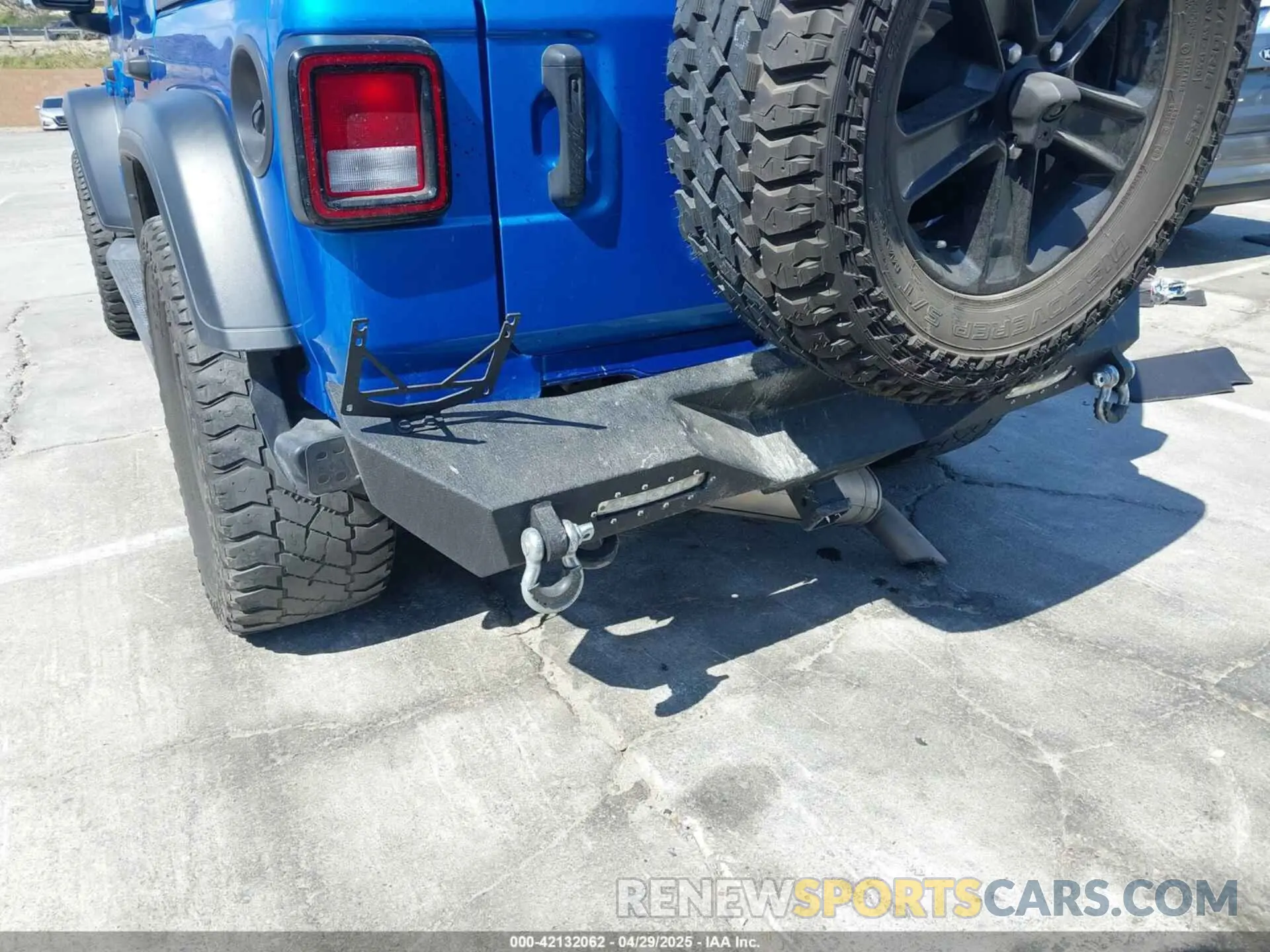 6 Photograph of a damaged car 1C4HJXDN3NW196406 JEEP WRANGLER UNLIMITED 2022