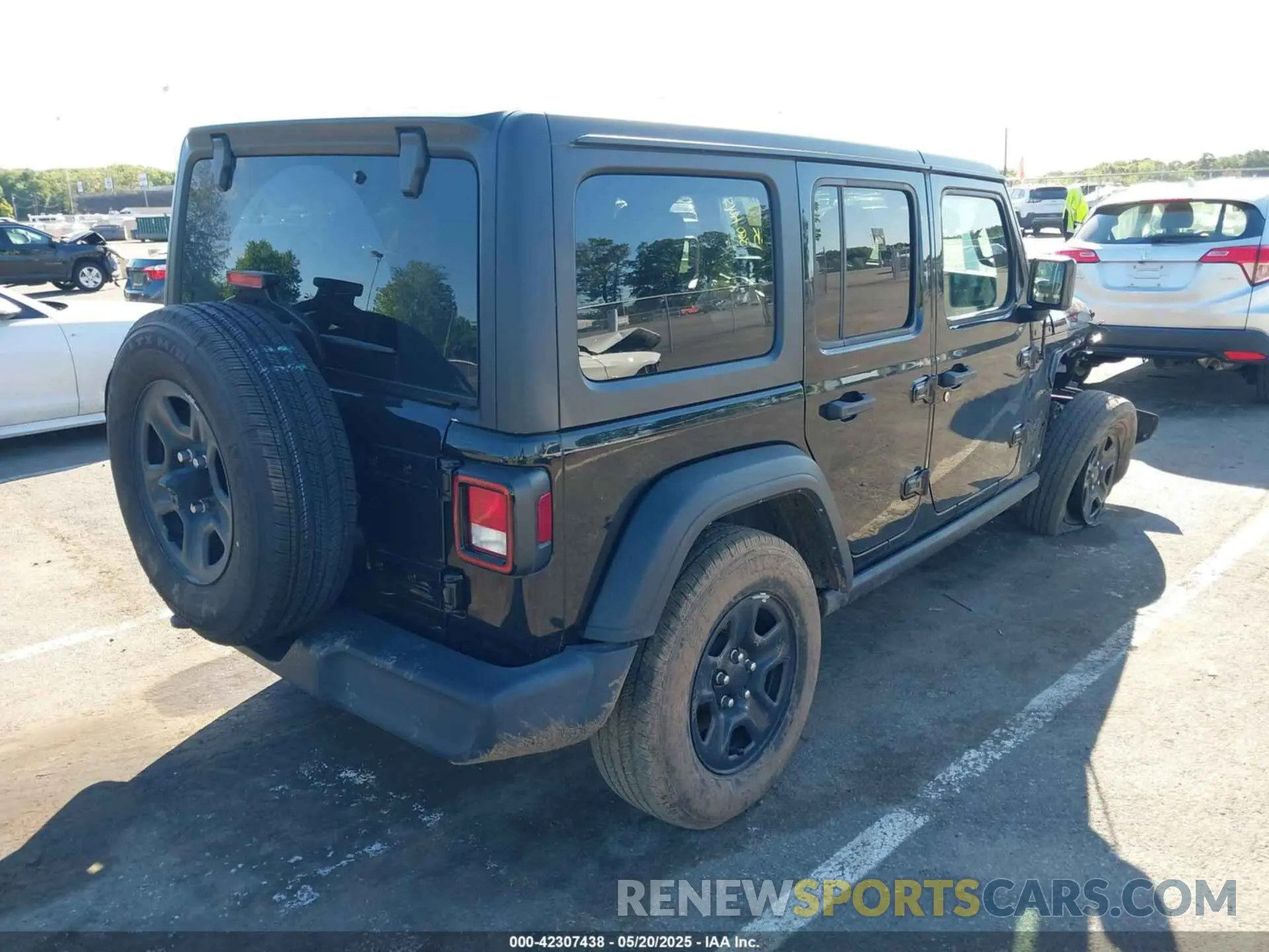4 Photograph of a damaged car 1C4HJXDN4NW255589 JEEP WRANGLER UNLIMITED 2022
