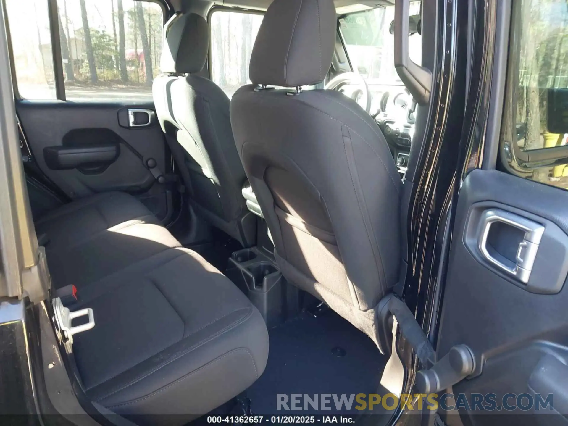 8 Photograph of a damaged car 1C4HJXDN6NW132859 JEEP WRANGLER UNLIMITED 2022