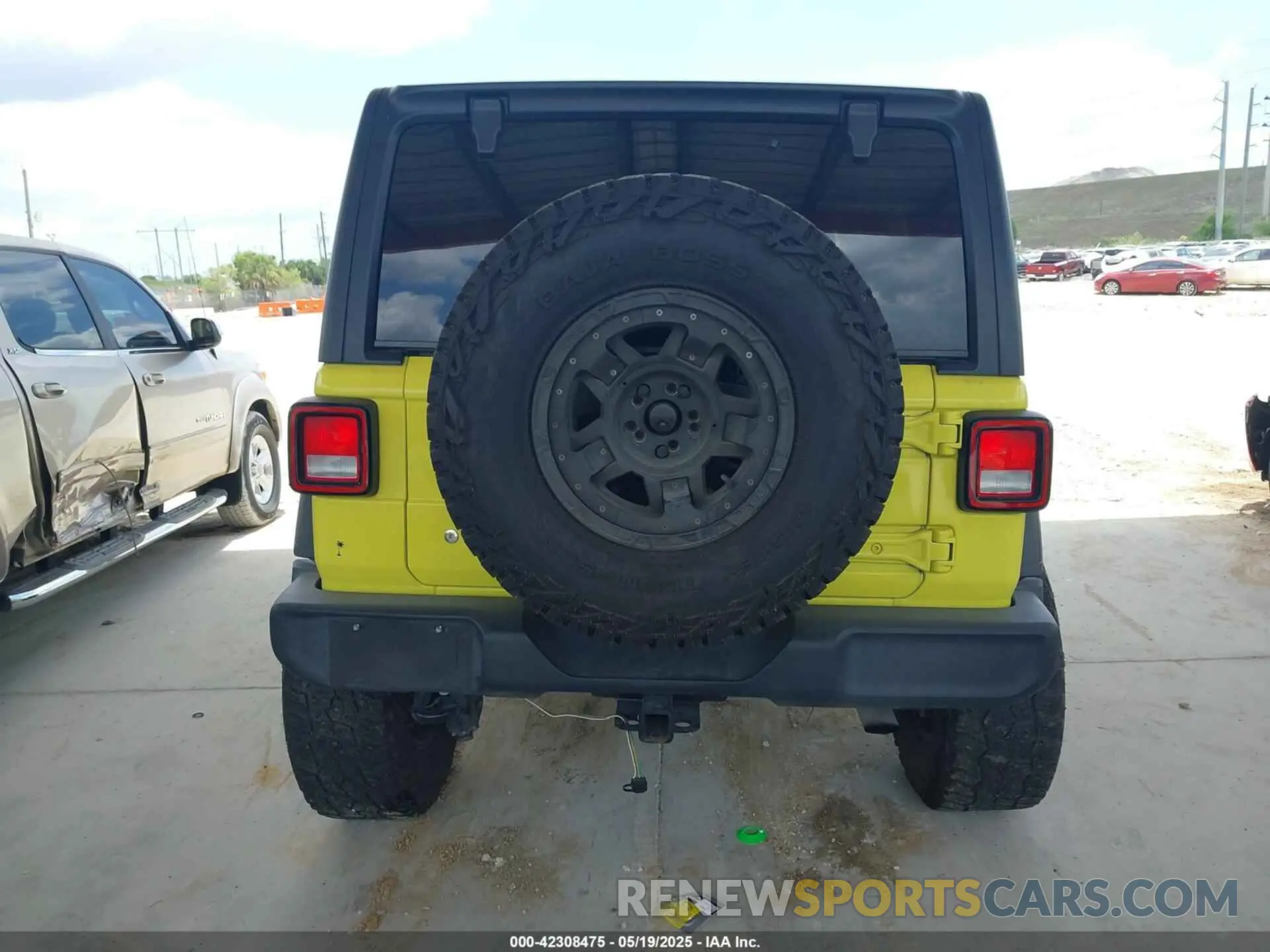 16 Photograph of a damaged car 1C4HJXDN7NW258132 JEEP WRANGLER UNLIMITED 2022