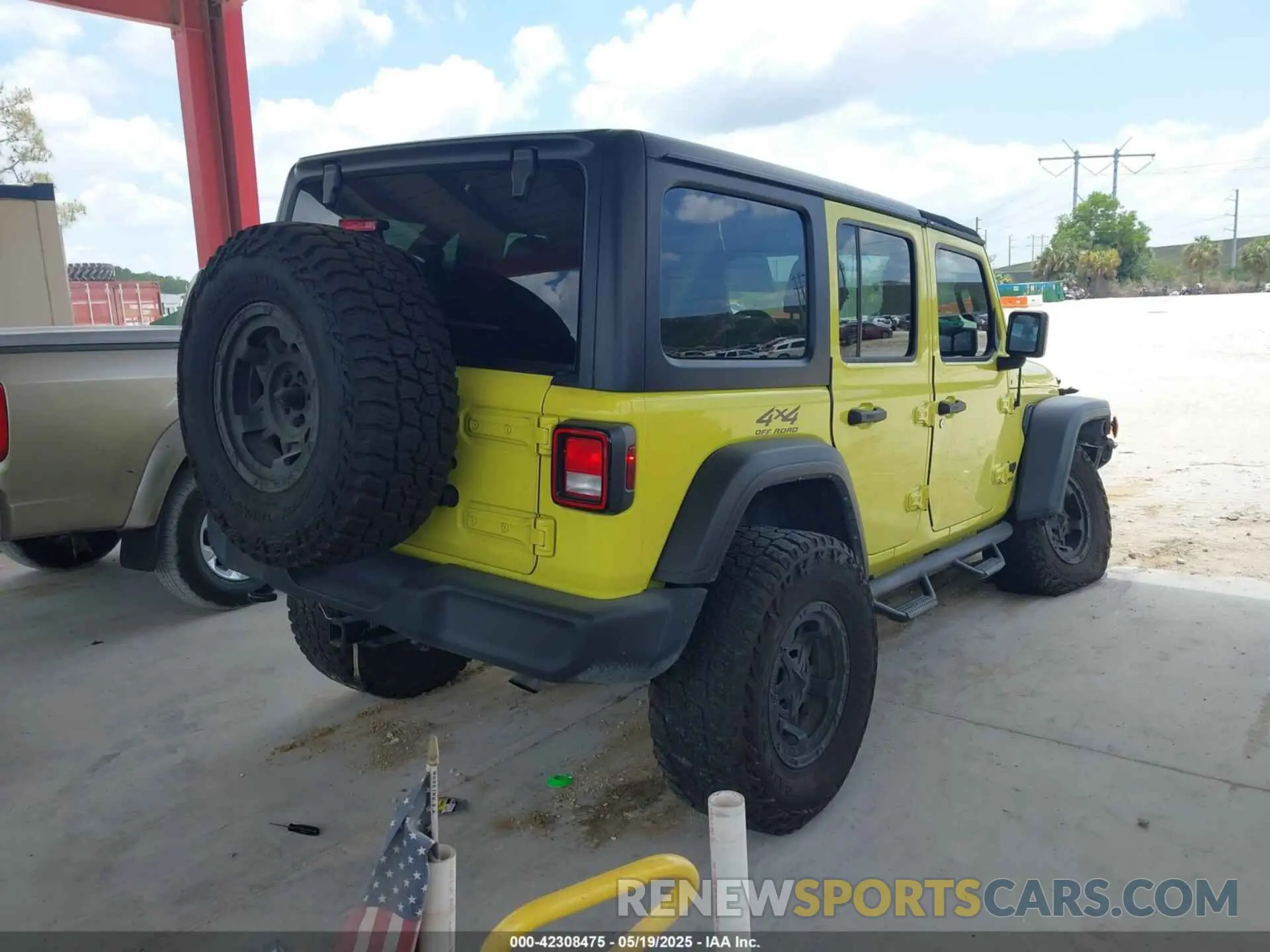 4 Photograph of a damaged car 1C4HJXDN7NW258132 JEEP WRANGLER UNLIMITED 2022