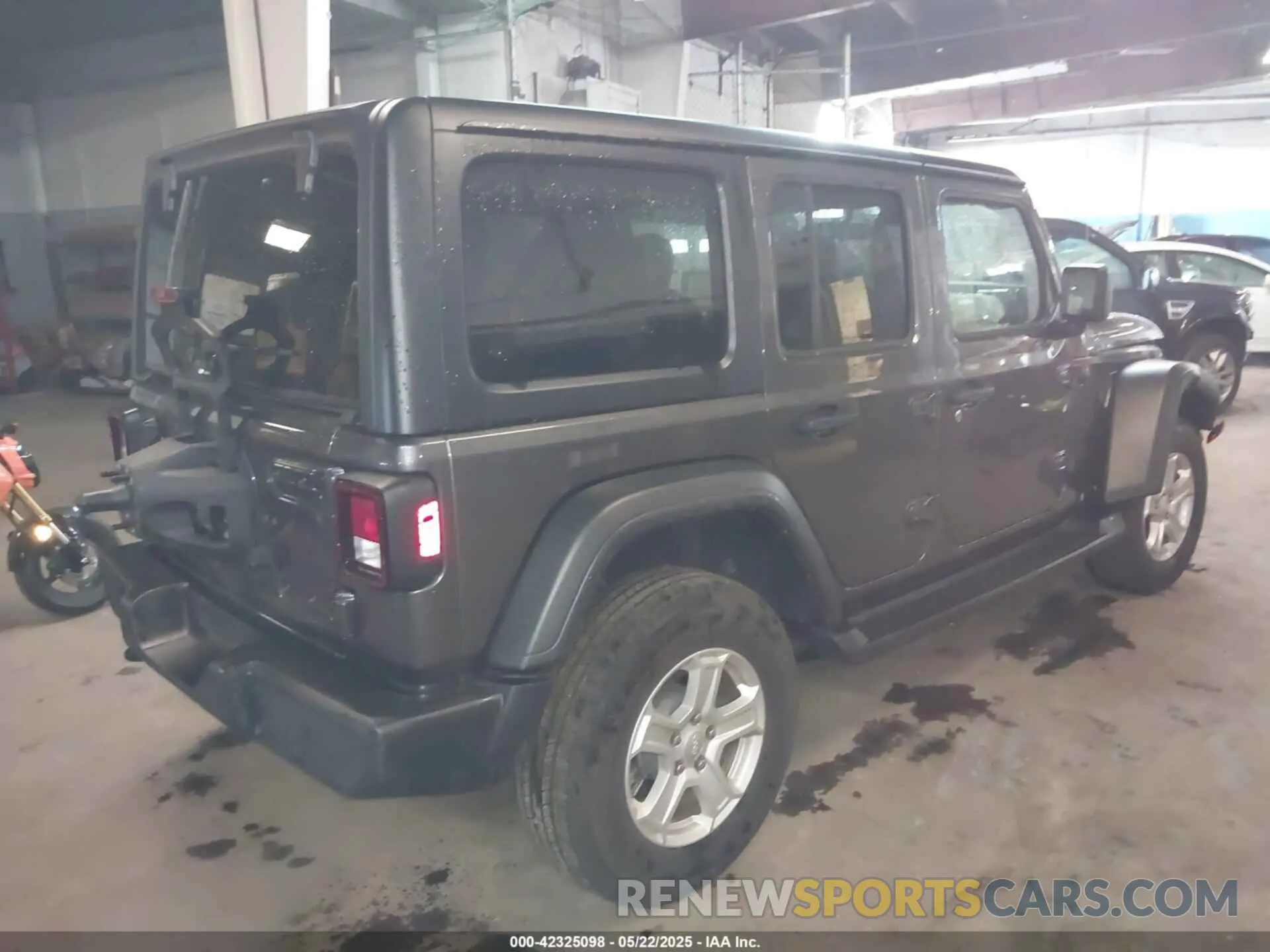 4 Photograph of a damaged car 1C4HJXDN9NW144374 JEEP WRANGLER UNLIMITED 2022