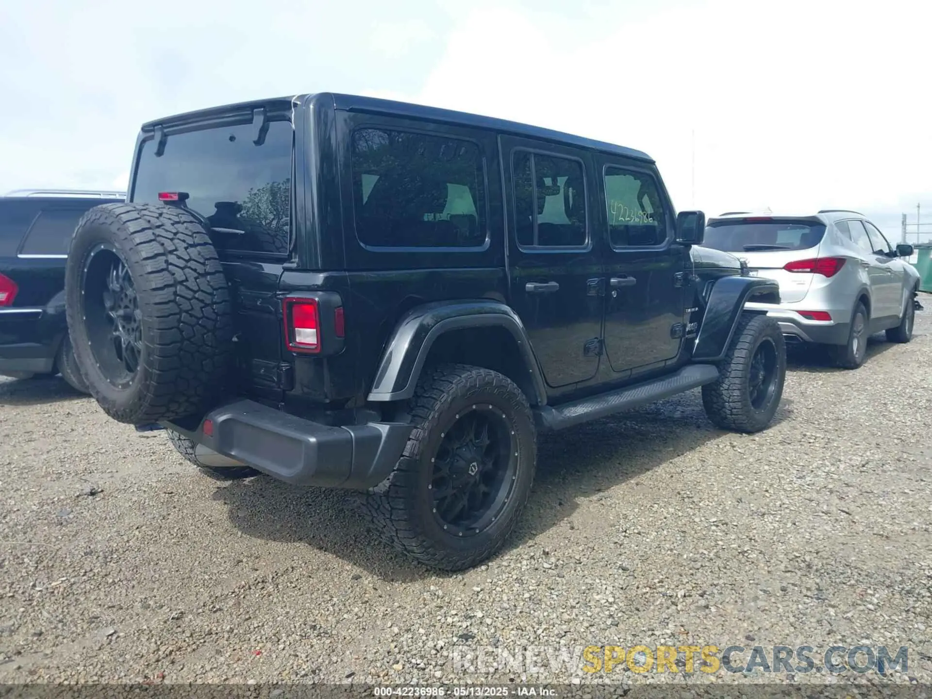 4 Photograph of a damaged car 1C4HJXEG6NW195167 JEEP WRANGLER UNLIMITED 2022