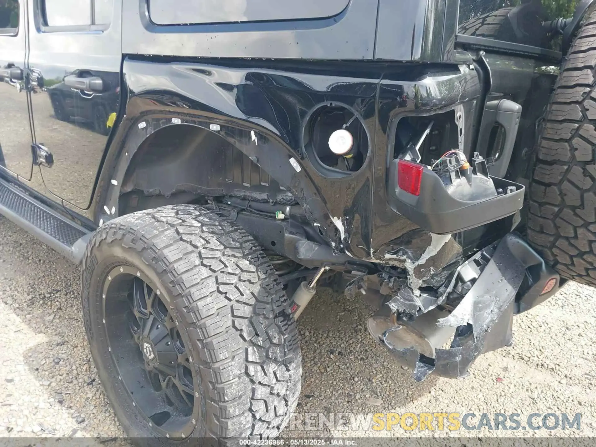 6 Photograph of a damaged car 1C4HJXEG6NW195167 JEEP WRANGLER UNLIMITED 2022