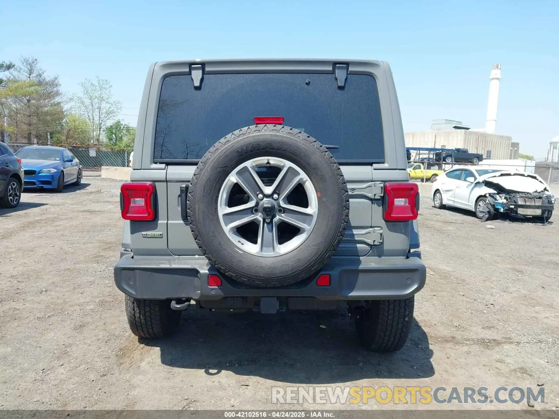 17 Photograph of a damaged car 1C4HJXEM7NW206585 JEEP WRANGLER UNLIMITED 2022