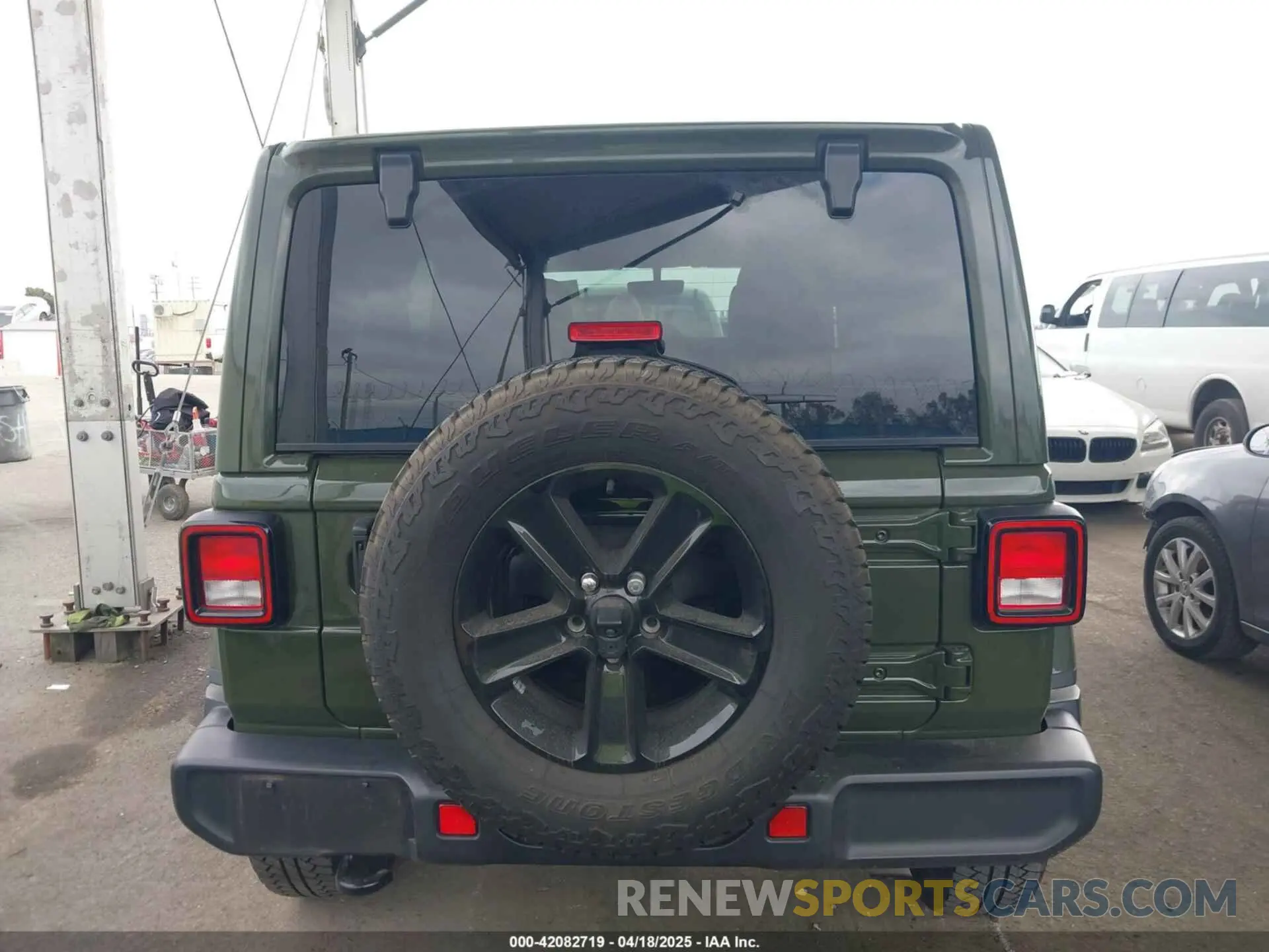 16 Photograph of a damaged car 1C4HJXEN1NW262627 JEEP WRANGLER UNLIMITED 2022