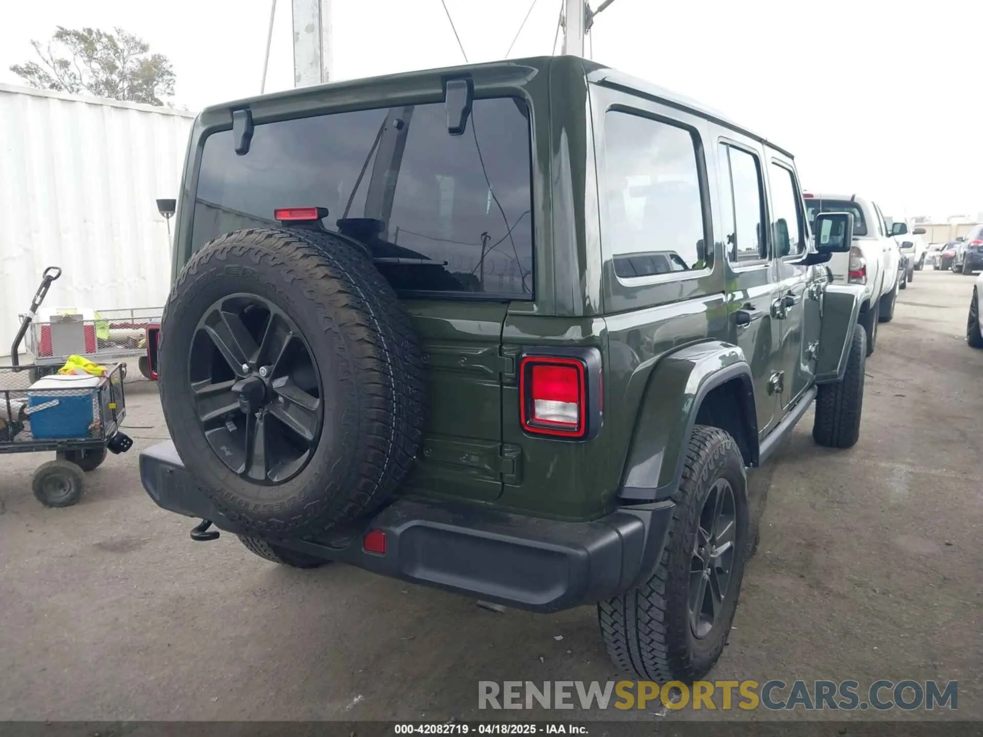 4 Photograph of a damaged car 1C4HJXEN1NW262627 JEEP WRANGLER UNLIMITED 2022