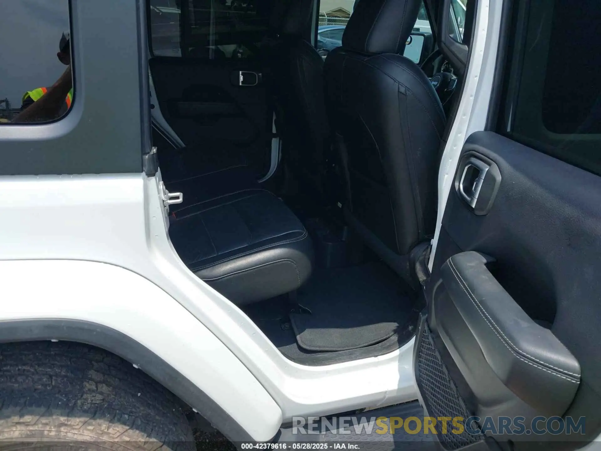 8 Photograph of a damaged car 1C4HJXEN9NW247812 JEEP WRANGLER UNLIMITED 2022