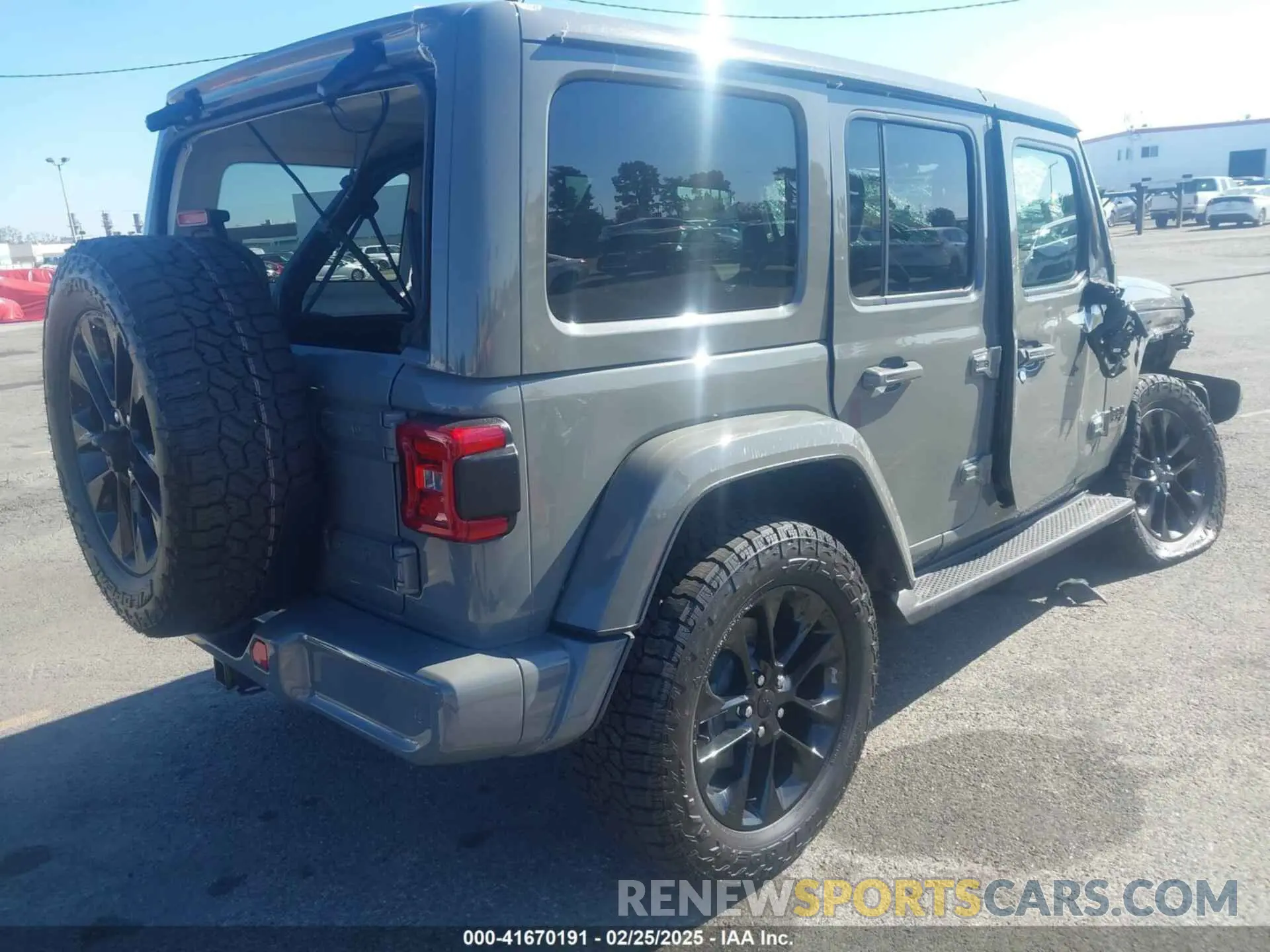 4 Photograph of a damaged car 1C4HJXENXNW138856 JEEP WRANGLER UNLIMITED 2022
