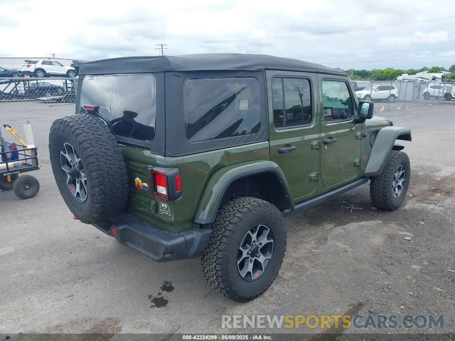 4 Photograph of a damaged car 1C4HJXFG5NW127263 JEEP WRANGLER UNLIMITED 2022