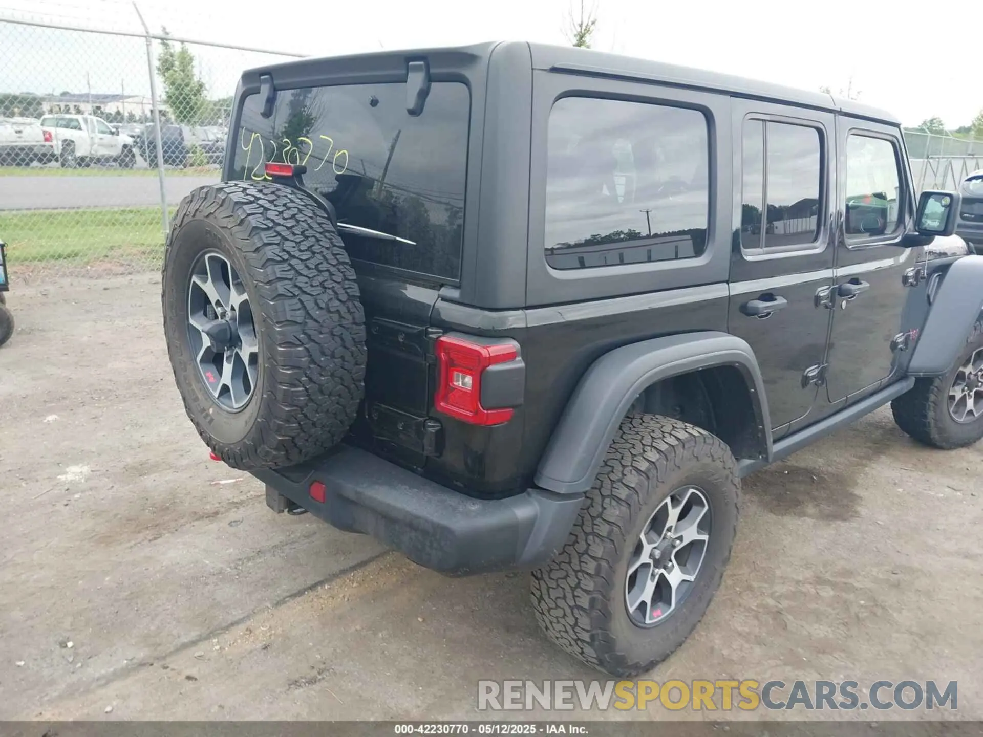 4 Photograph of a damaged car 1C4HJXFN0NW271351 JEEP WRANGLER UNLIMITED 2022