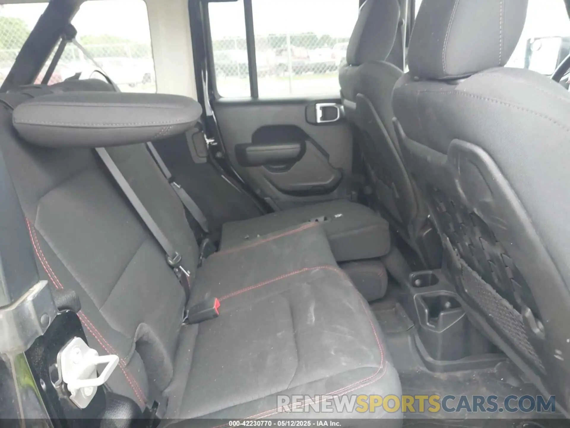 8 Photograph of a damaged car 1C4HJXFN0NW271351 JEEP WRANGLER UNLIMITED 2022