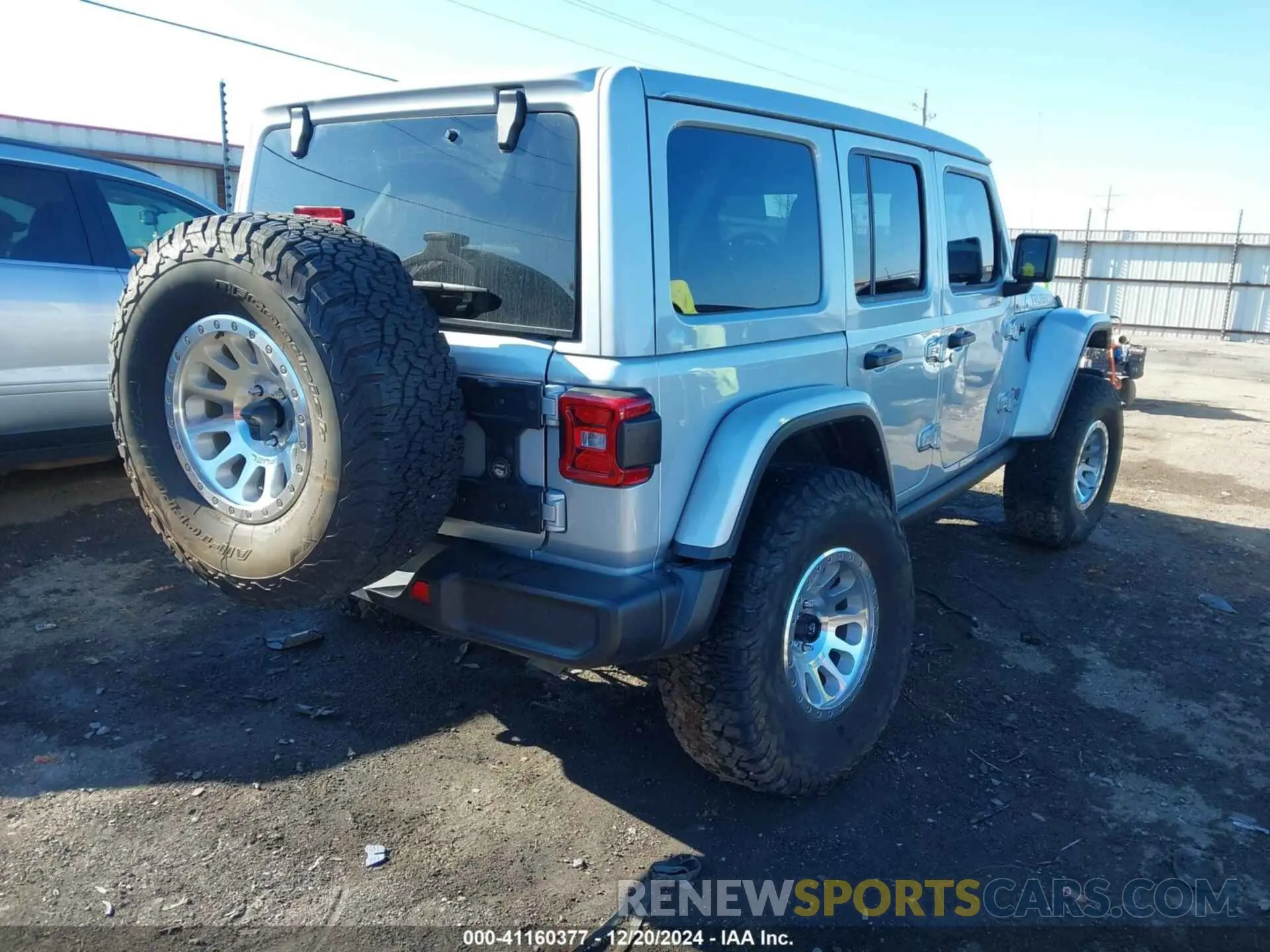 4 Photograph of a damaged car 1C4JJXFM7NW156139 JEEP WRANGLER UNLIMITED 2022