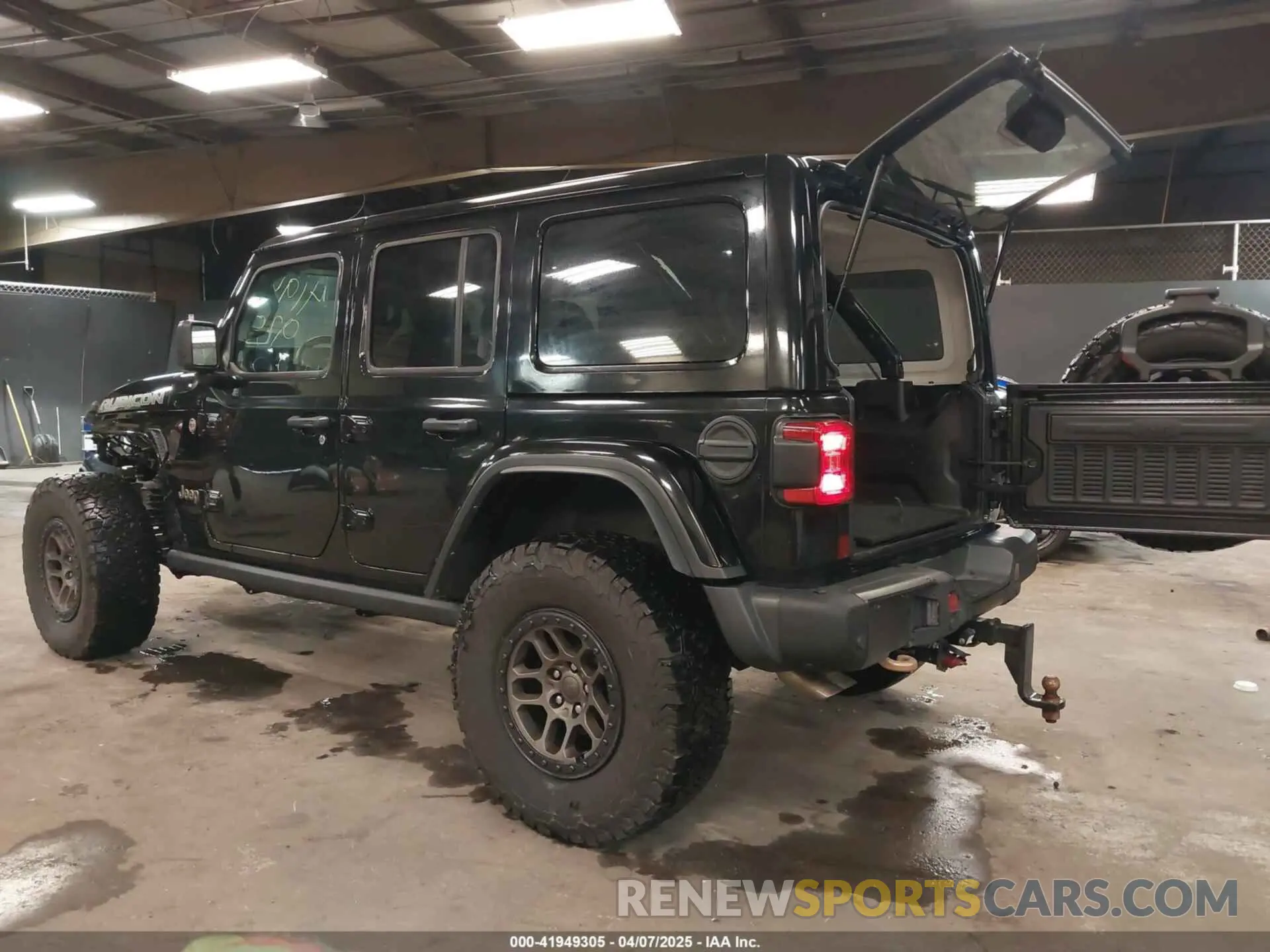 3 Photograph of a damaged car 1C4JJXSJXNW114821 JEEP WRANGLER UNLIMITED 2022