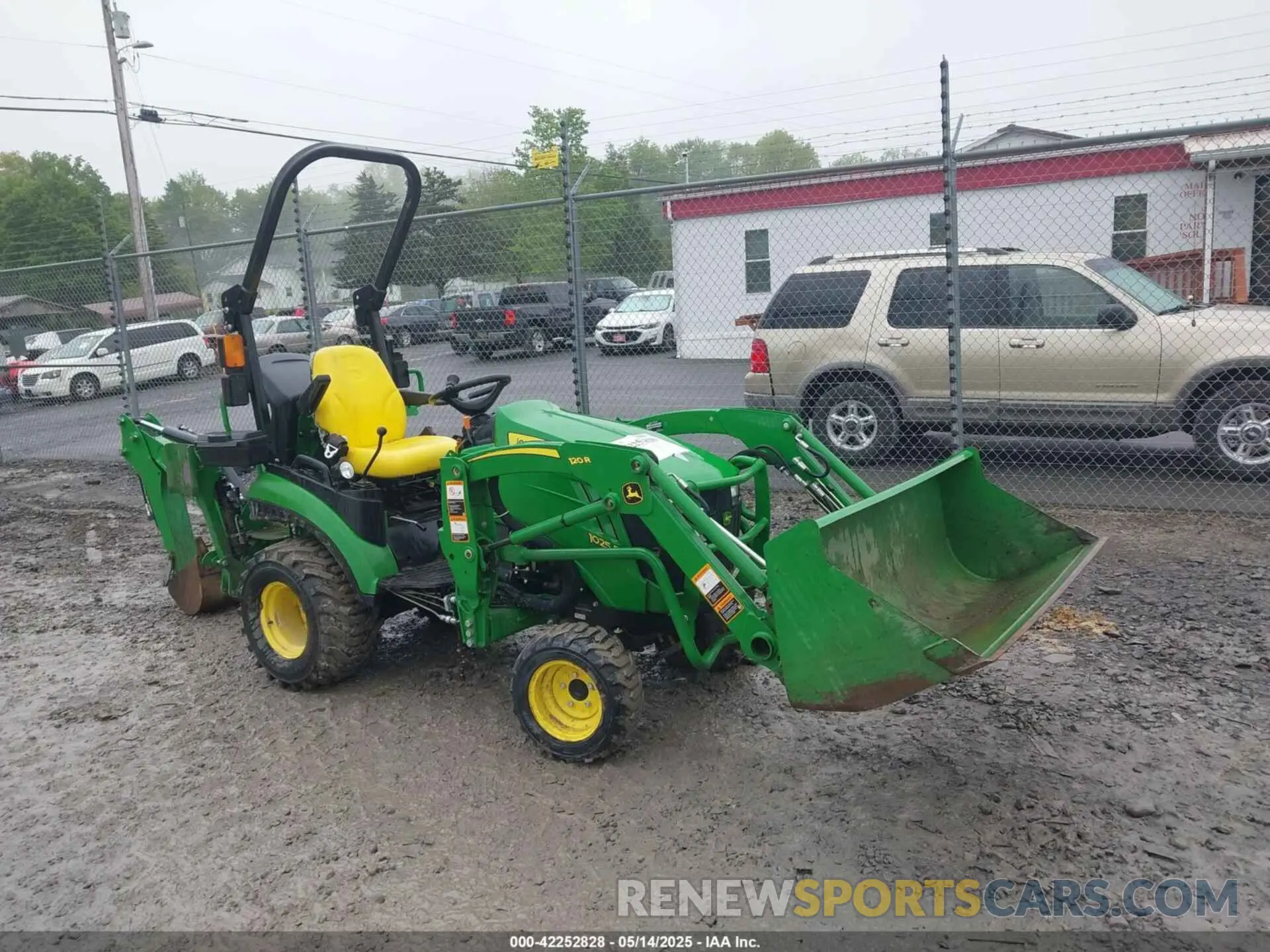 1 Photograph of a damaged car 1LV1025RHKK182699 JOHN DEERE 1025R 2019
