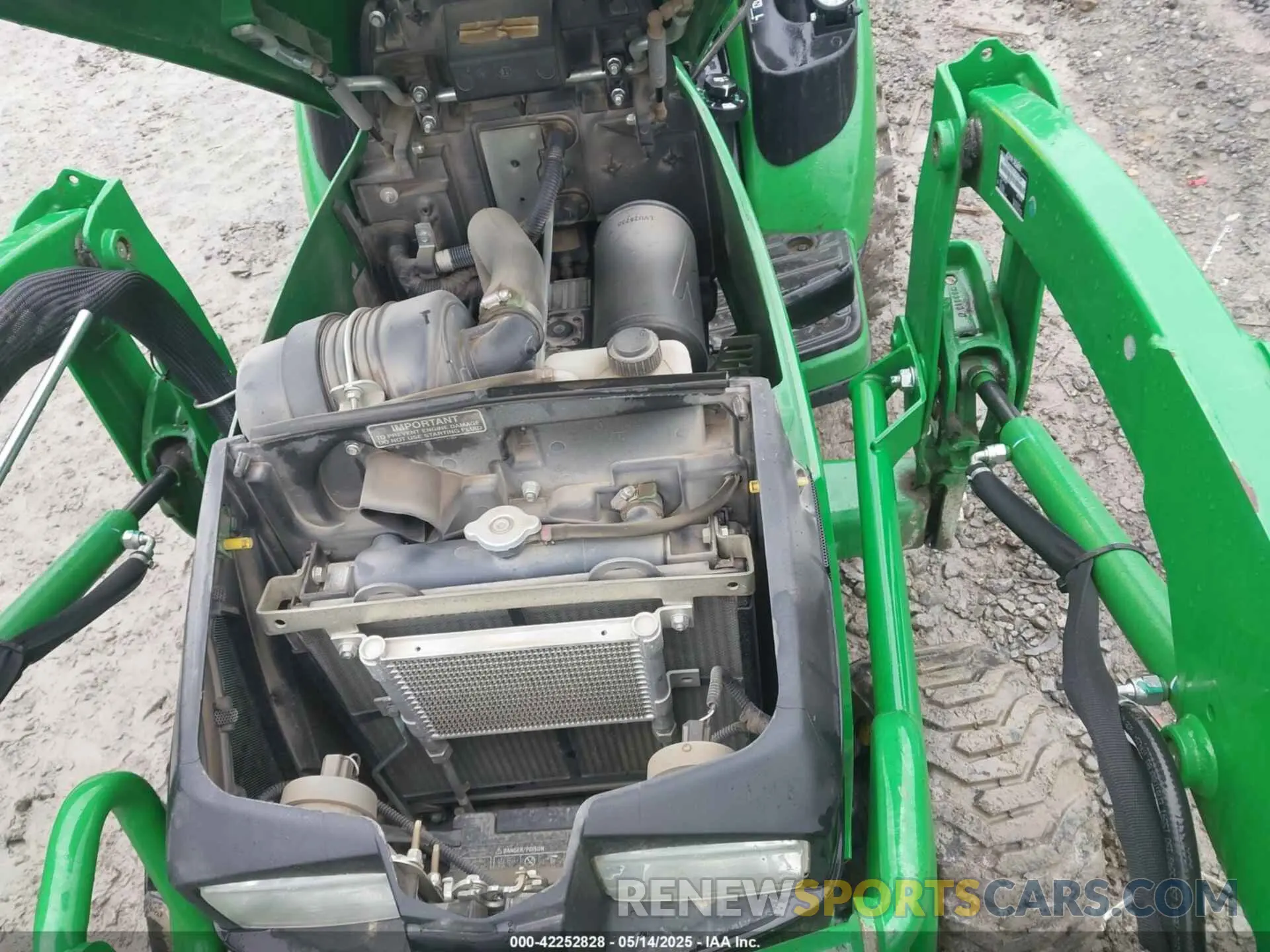 10 Photograph of a damaged car 1LV1025RHKK182699 JOHN DEERE 1025R 2019