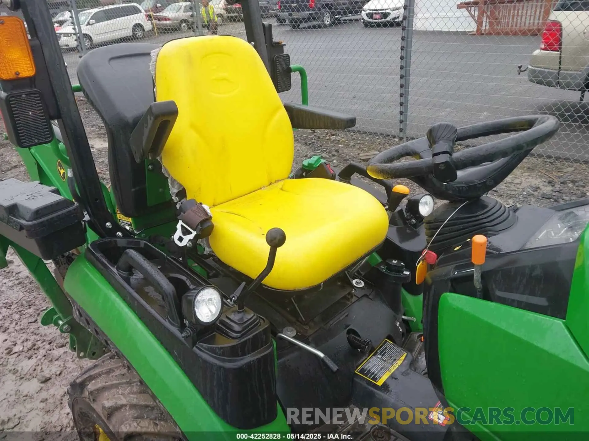 5 Photograph of a damaged car 1LV1025RHKK182699 JOHN DEERE 1025R 2019