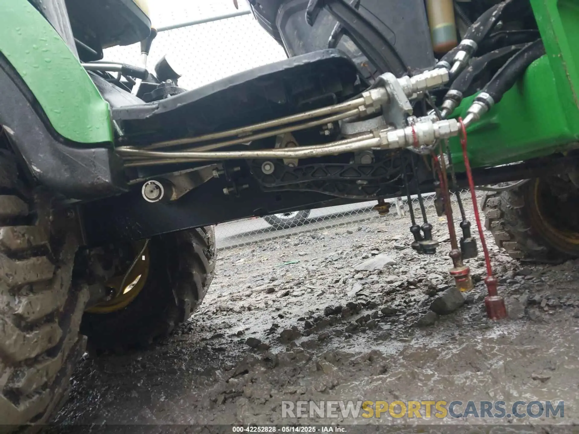 6 Photograph of a damaged car 1LV1025RHKK182699 JOHN DEERE 1025R 2019
