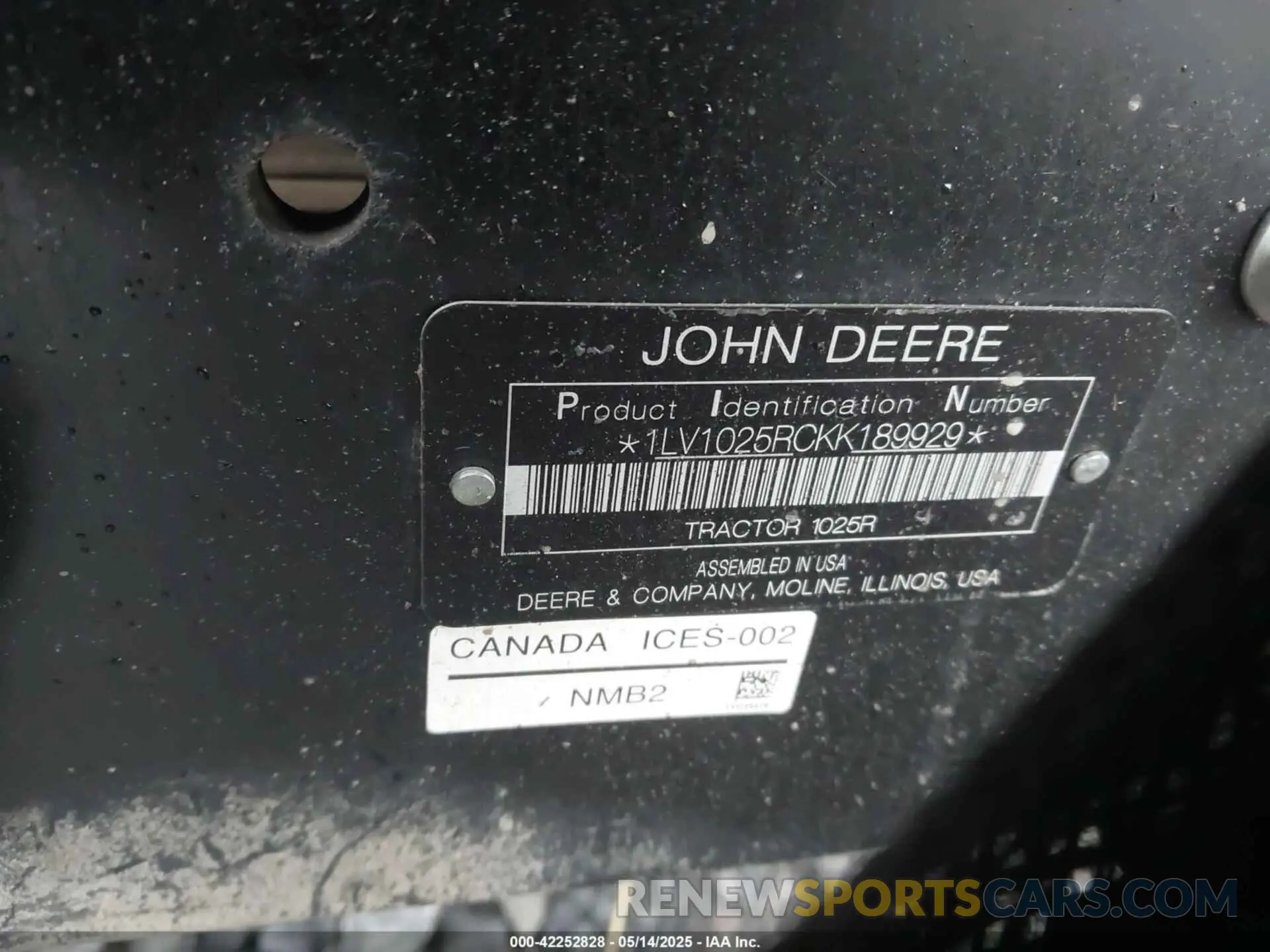 9 Photograph of a damaged car 1LV1025RHKK182699 JOHN DEERE 1025R 2019