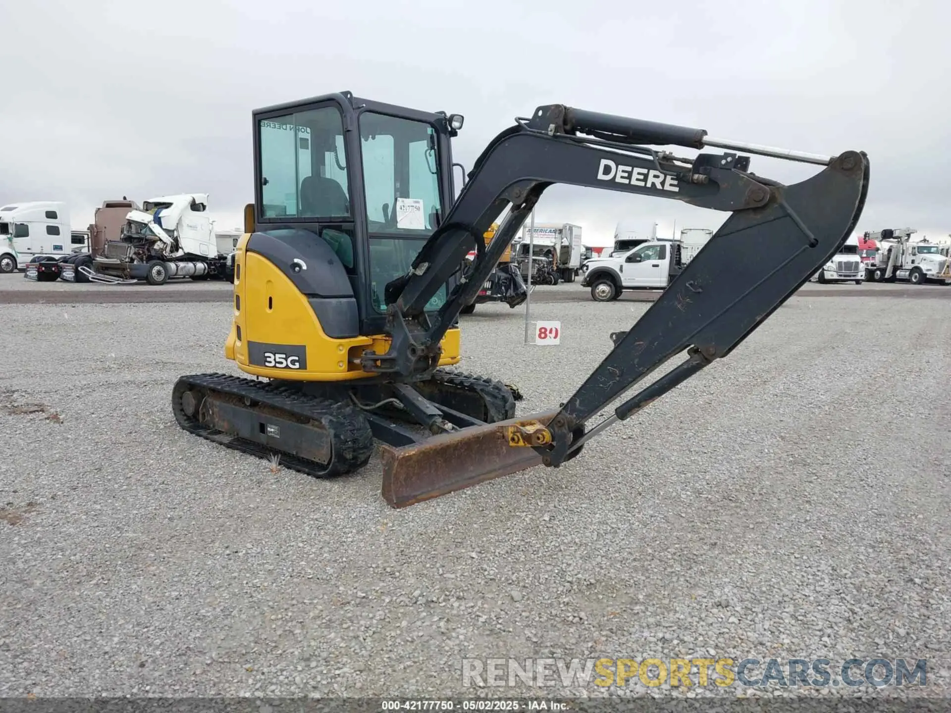 1 Photograph of a damaged car 1FF035GXVJK284311 JOHN DEERE 35G 2019