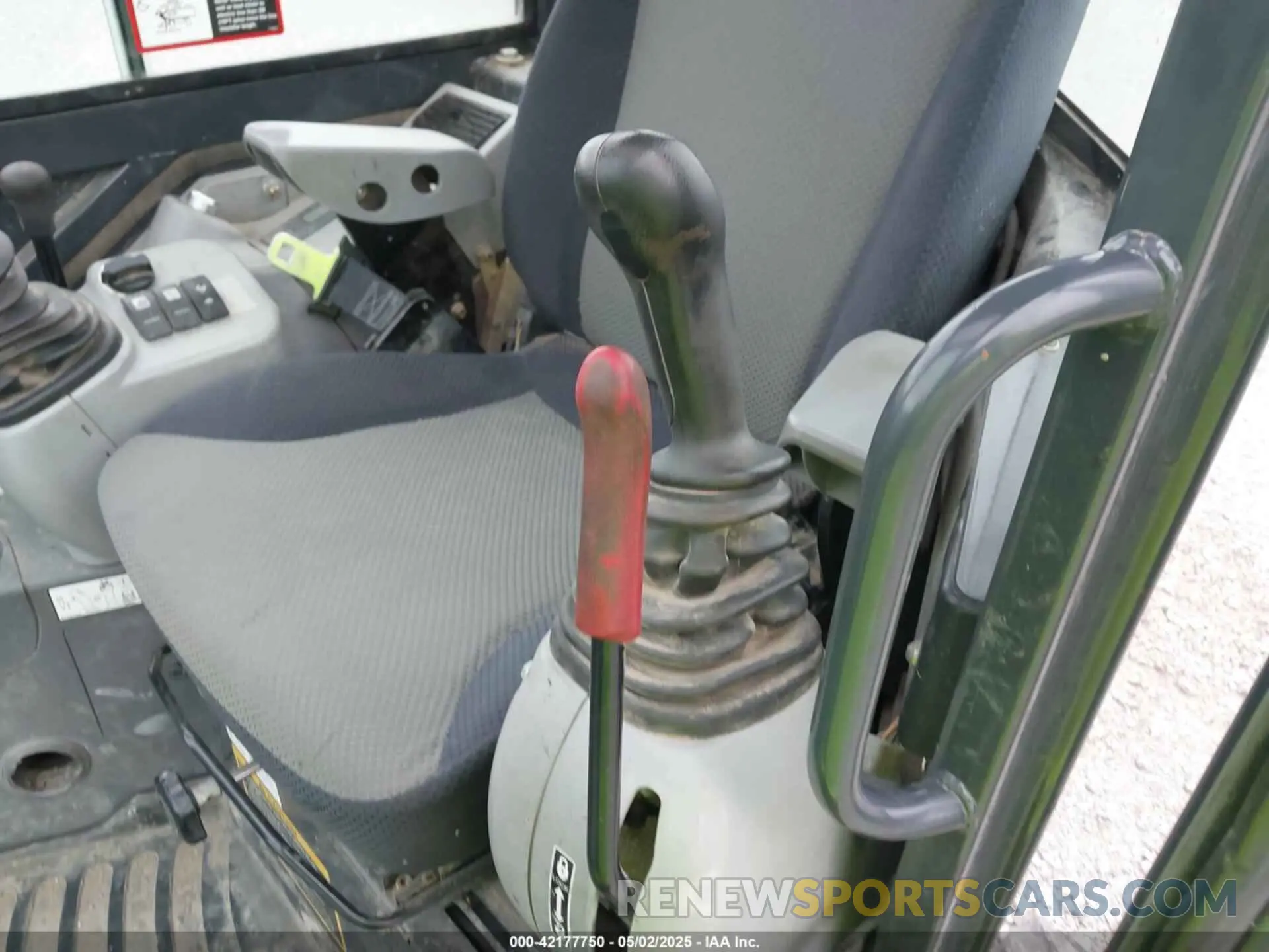 12 Photograph of a damaged car 1FF035GXVJK284311 JOHN DEERE 35G 2019