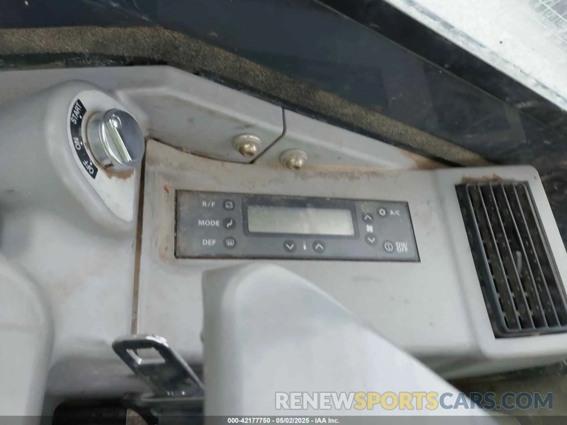 13 Photograph of a damaged car 1FF035GXVJK284311 JOHN DEERE 35G 2019