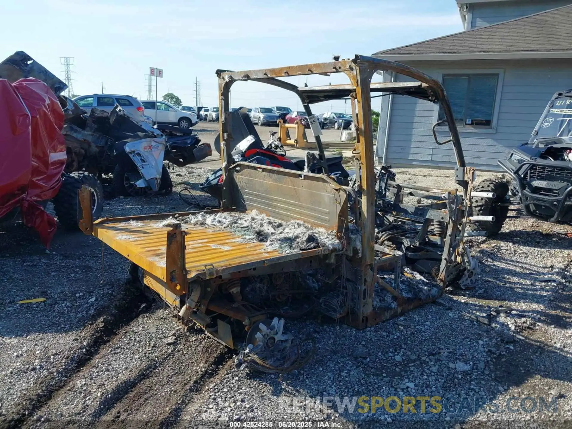4 Photograph of a damaged car 1M0835RACNM050372 JOHN DEERE OTHER 2022