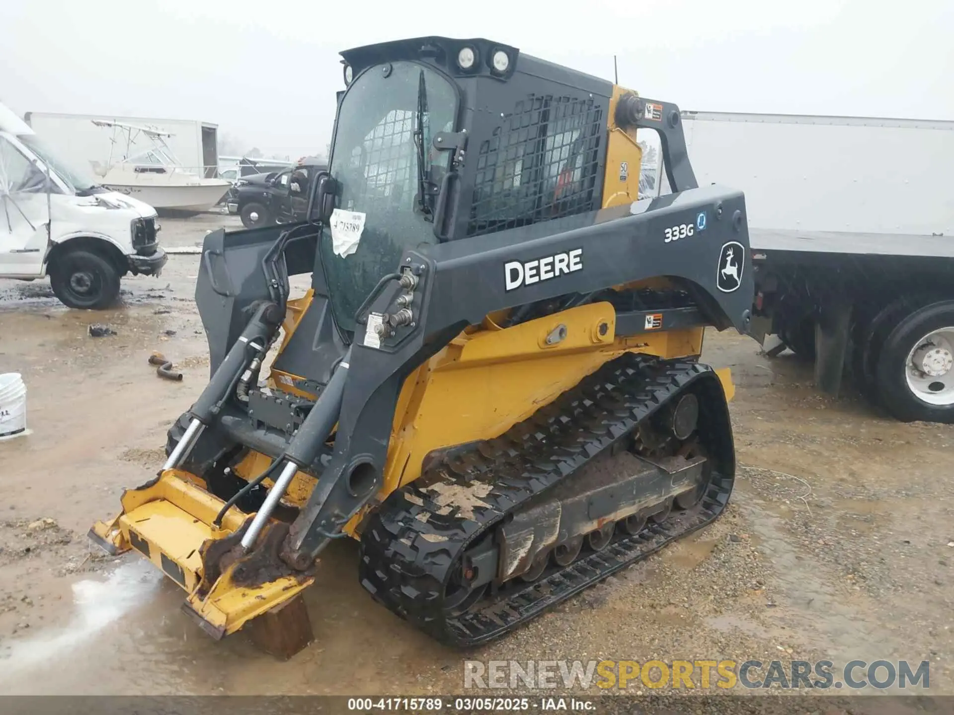 4 Photograph of a damaged car 1T0333GMJLF388475 JOHN DEERE SKIDSTEER 333G 2020