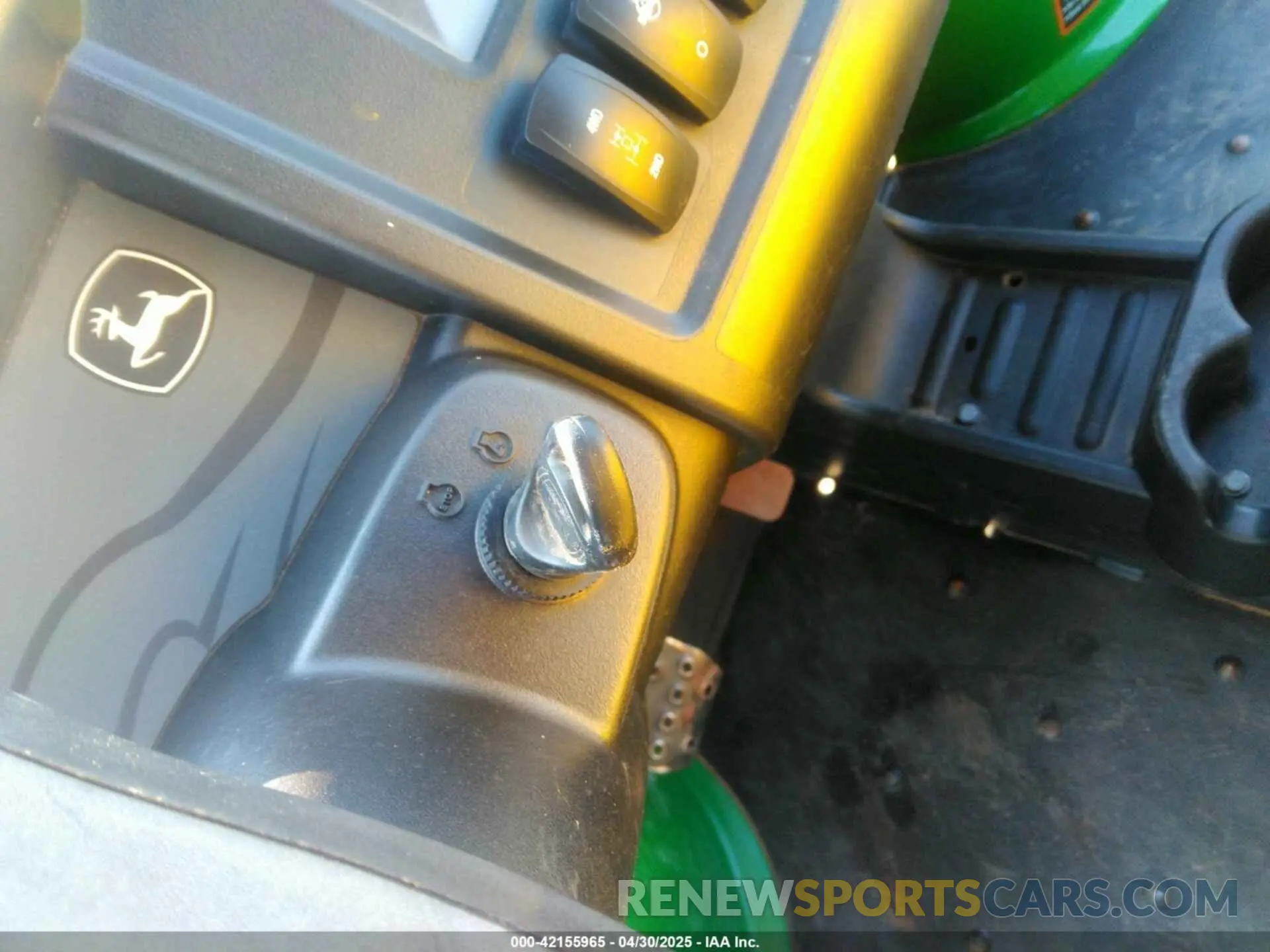 11 Photograph of a damaged car 1M0855MBTNM050201 JOHN DEERE XUV 855M 2022