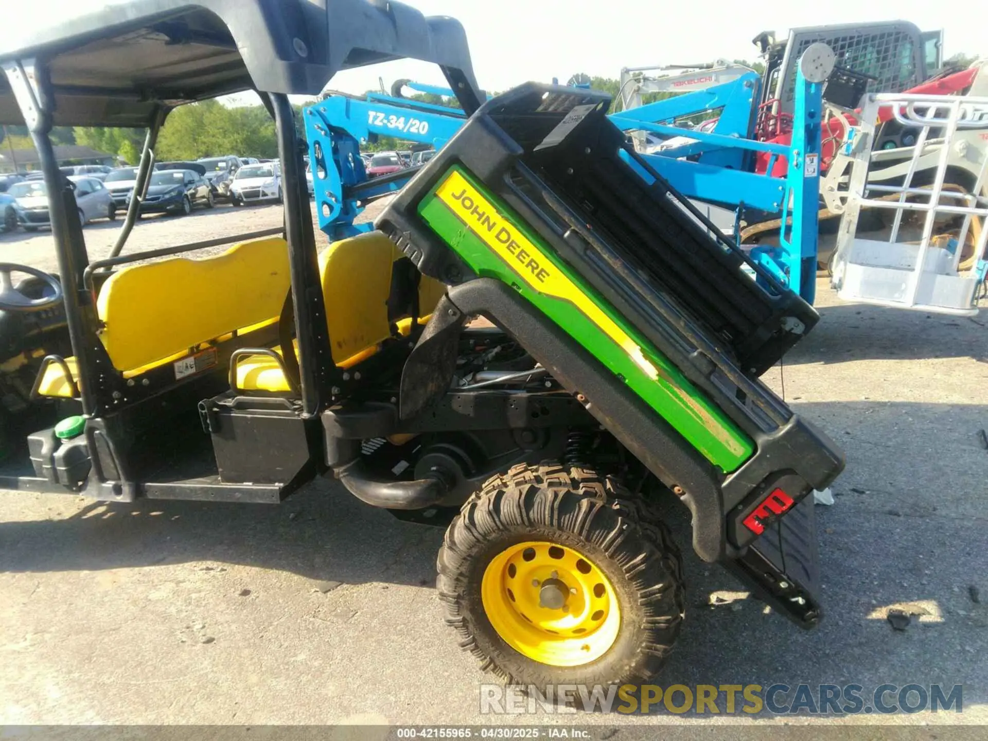 14 Photograph of a damaged car 1M0855MBTNM050201 JOHN DEERE XUV 855M 2022