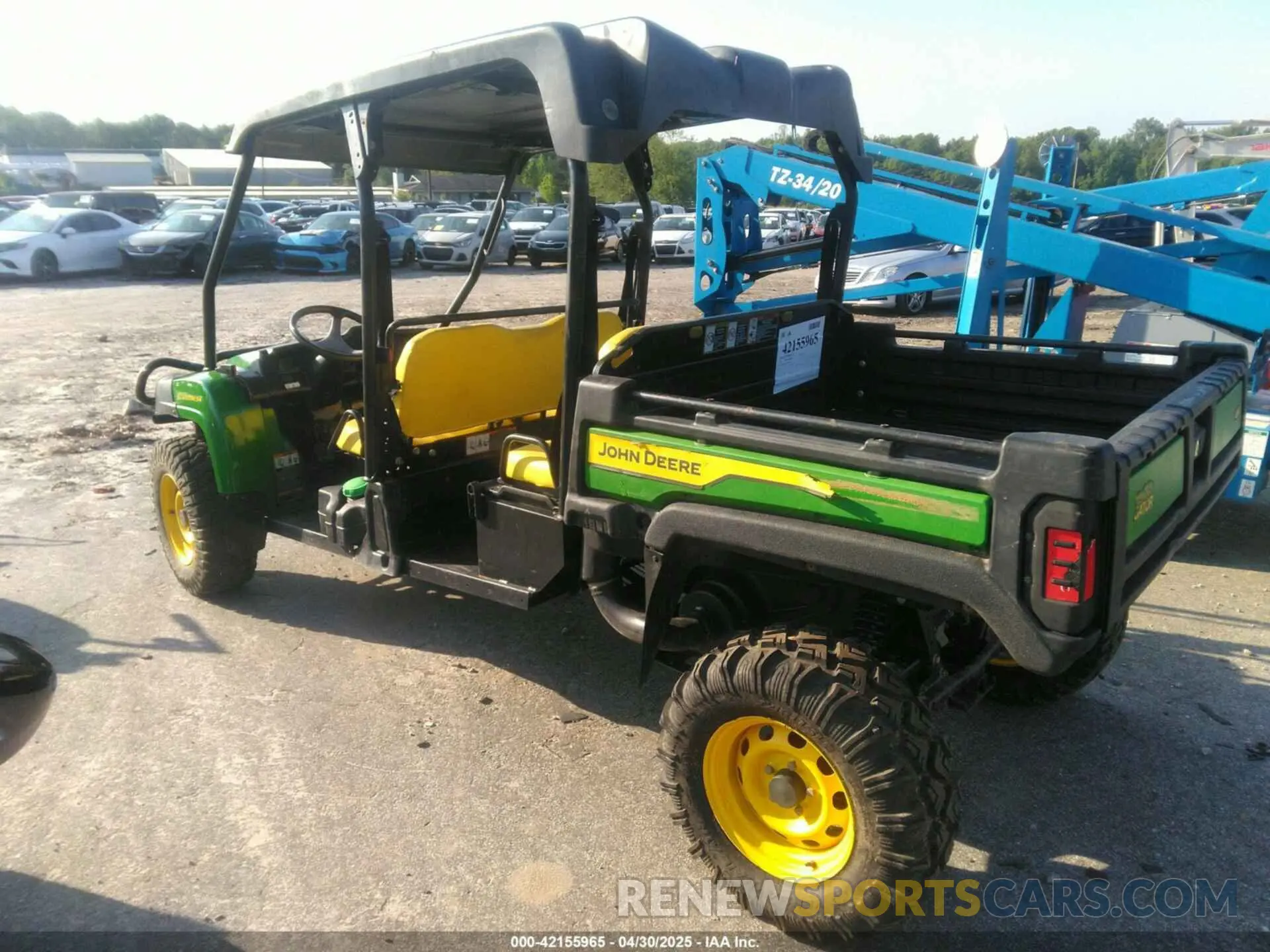 3 Photograph of a damaged car 1M0855MBTNM050201 JOHN DEERE XUV 855M 2022