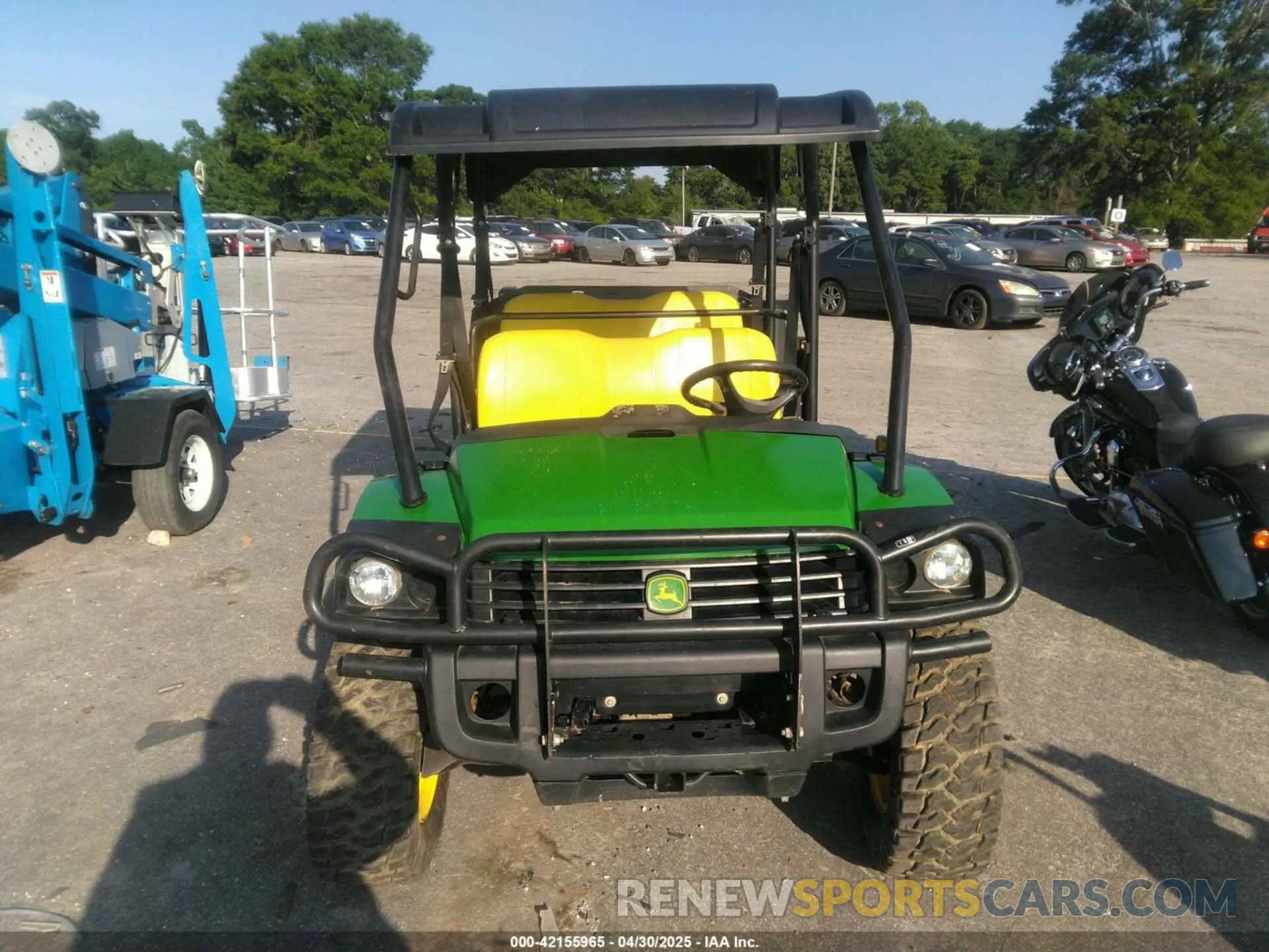 6 Photograph of a damaged car 1M0855MBTNM050201 JOHN DEERE XUV 855M 2022
