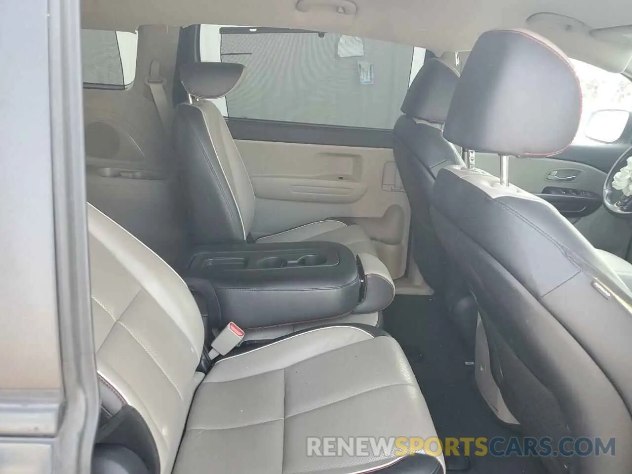 11 Photograph of a damaged car KNDMB5C10K6500544 KIA All Models 2019