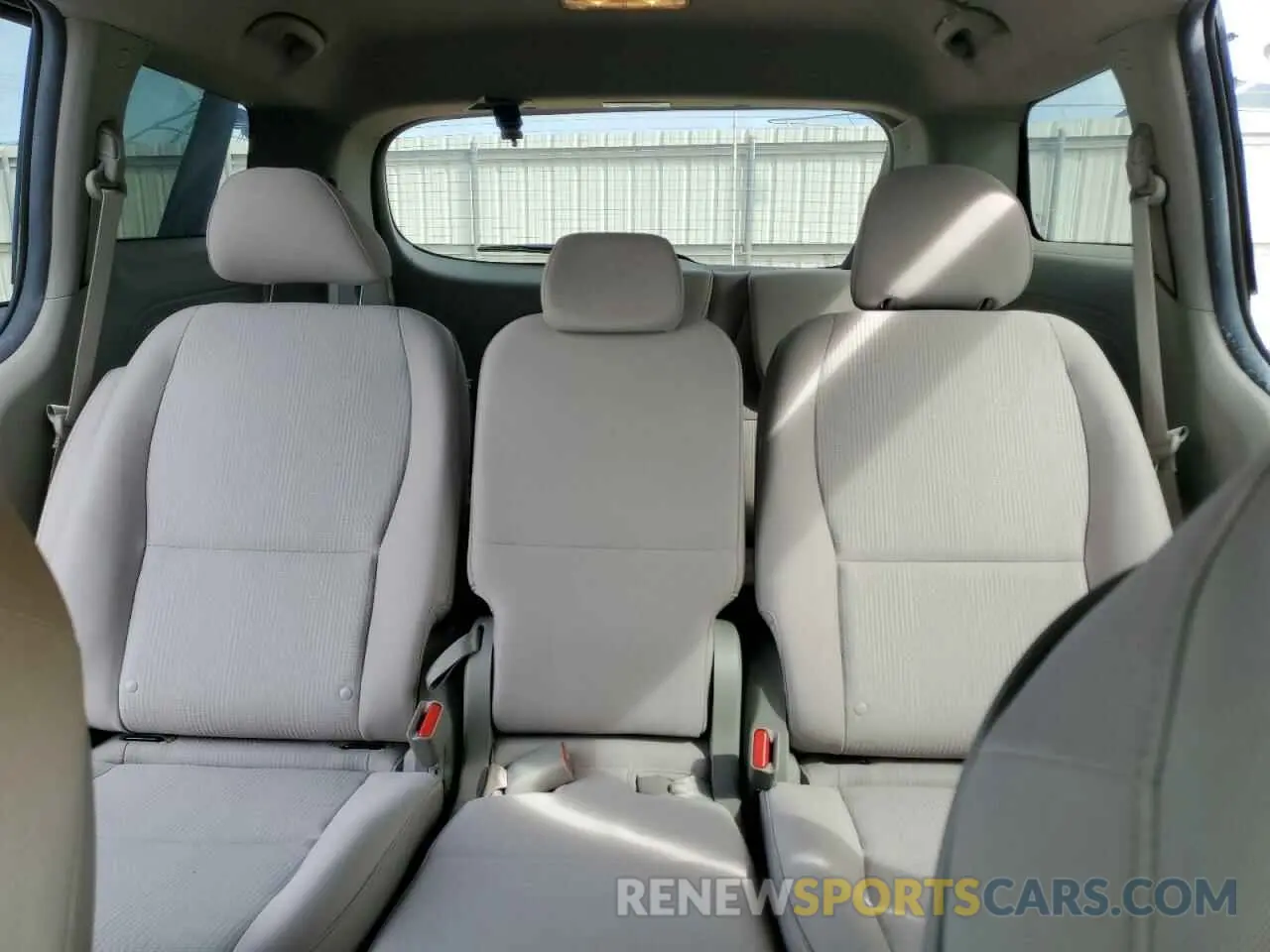 10 Photograph of a damaged car KNDMB5C10K6550506 KIA All Models 2019