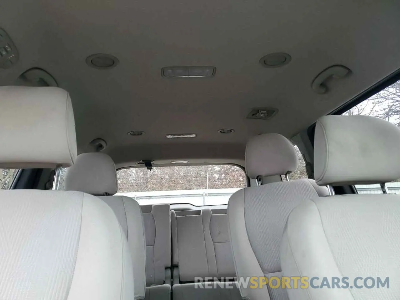 10 Photograph of a damaged car KNDMB5C13K6564982 KIA All Models 2019