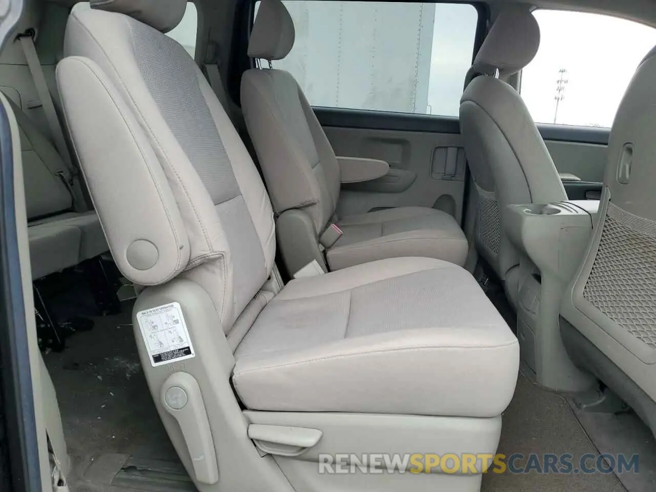 11 Photograph of a damaged car KNDMB5C13K6564982 KIA All Models 2019