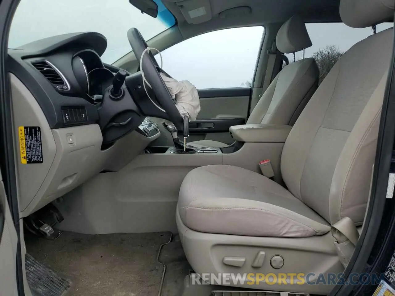 7 Photograph of a damaged car KNDMB5C13K6564982 KIA All Models 2019