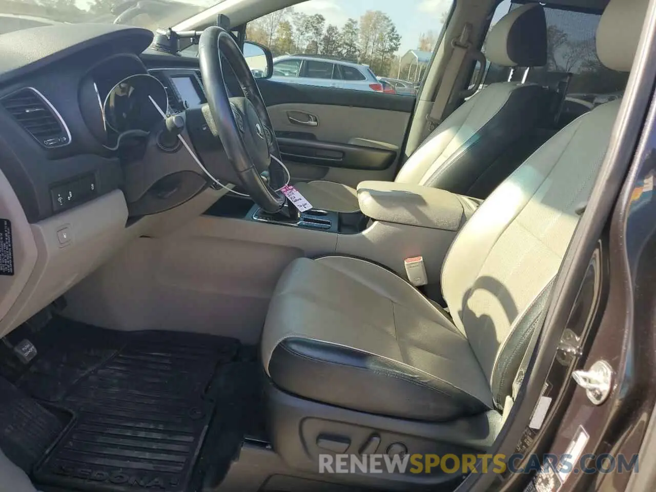 7 Photograph of a damaged car KNDMB5C16K6541258 KIA All Models 2019