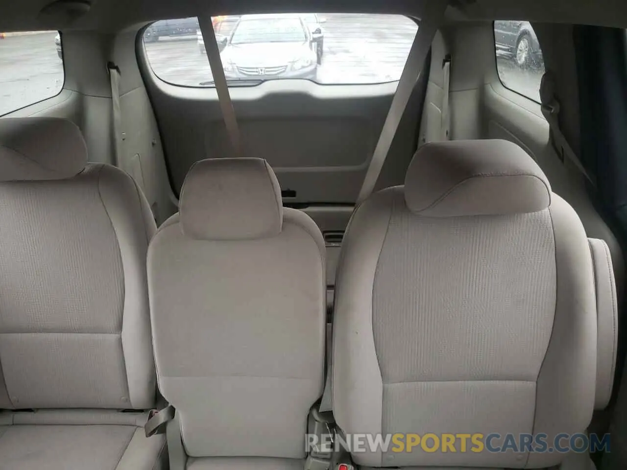 10 Photograph of a damaged car KNDMB5C16K6565186 KIA All Models 2019