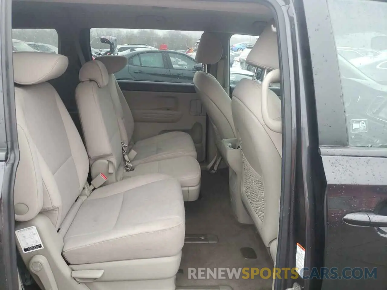 11 Photograph of a damaged car KNDMB5C16K6565186 KIA All Models 2019