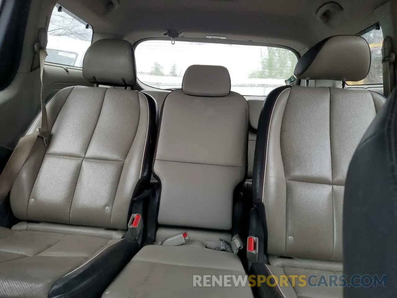10 Photograph of a damaged car KNDMB5C17K6500783 KIA All Models 2019