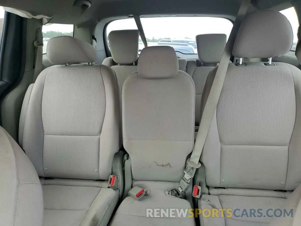 10 Photograph of a damaged car KNDMB5C11L6631130 KIA All Models 2020