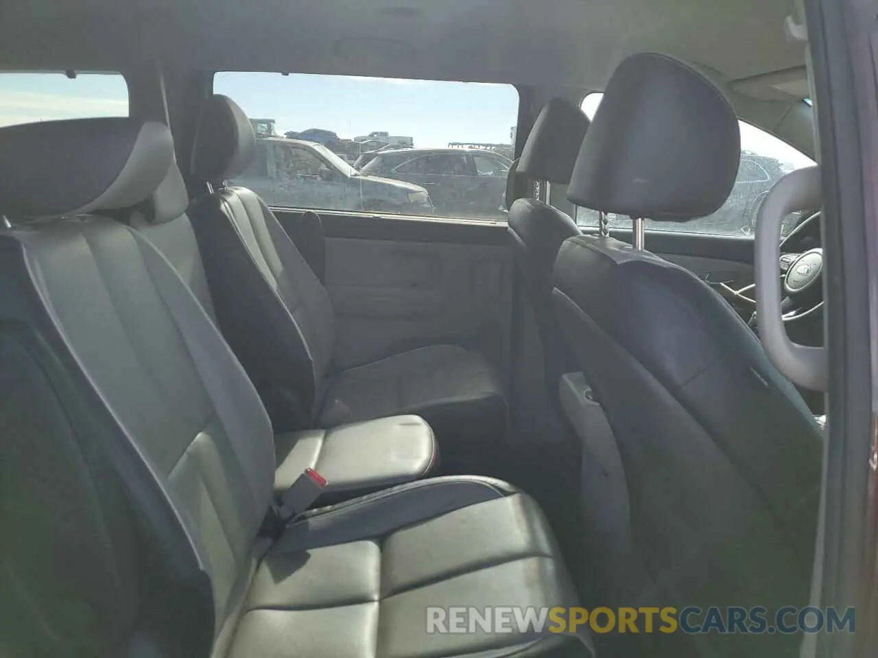 11 Photograph of a damaged car KNDMB5C17L6647865 KIA All Models 2020