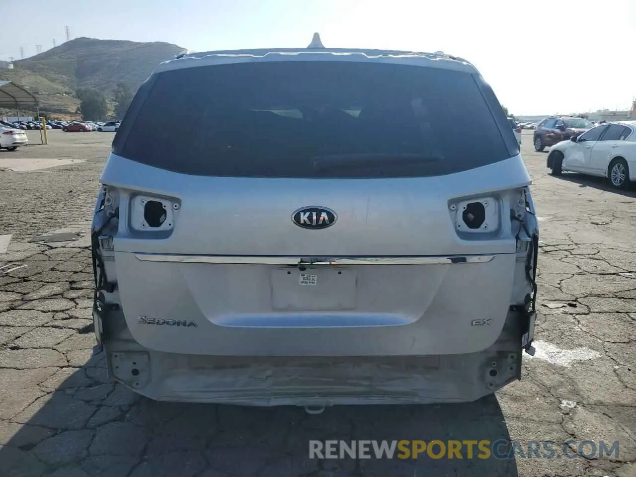 6 Photograph of a damaged car KNDMB5C1XL6645642 KIA All Models 2020